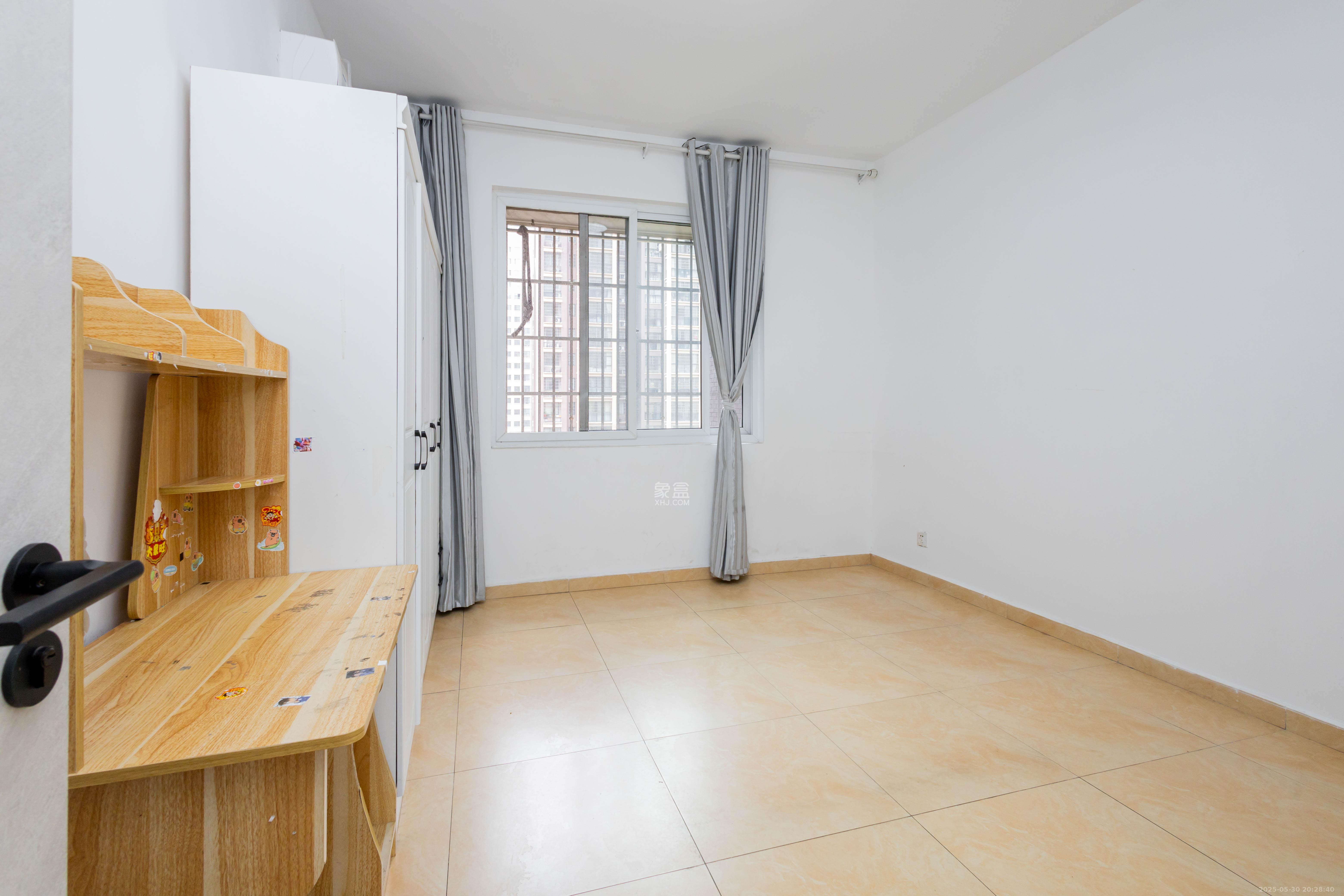 三景国际  3室2厅1卫    68.8万 三景国际  3室2厅1卫    68.8万卧室