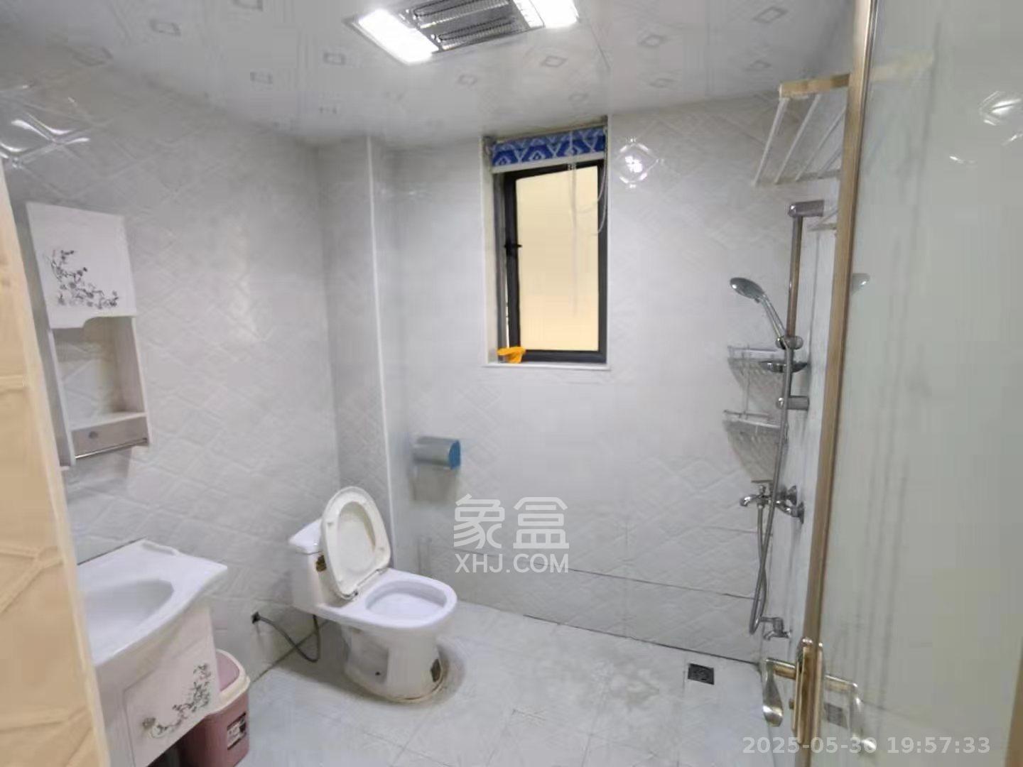 卓越蔚蓝海岸二期  2室2厅1卫   2000.00元/月室内图
