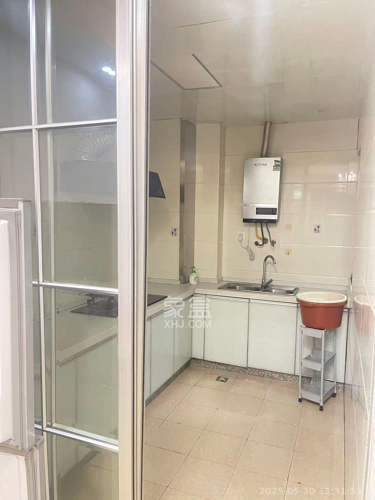 三景华御  1室2厅1卫   1600.00元/月室内图