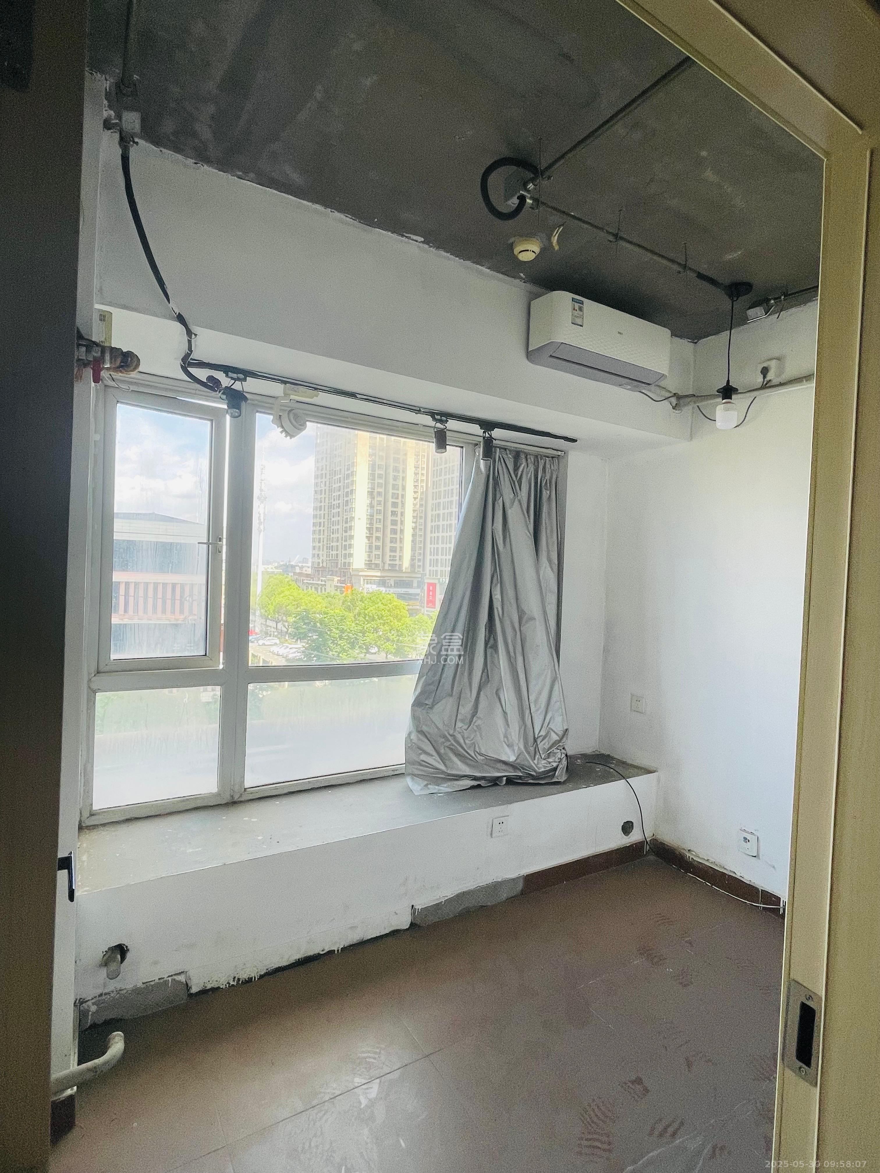 新长海广场  1室1厅1卫    2400.0元/月室内图