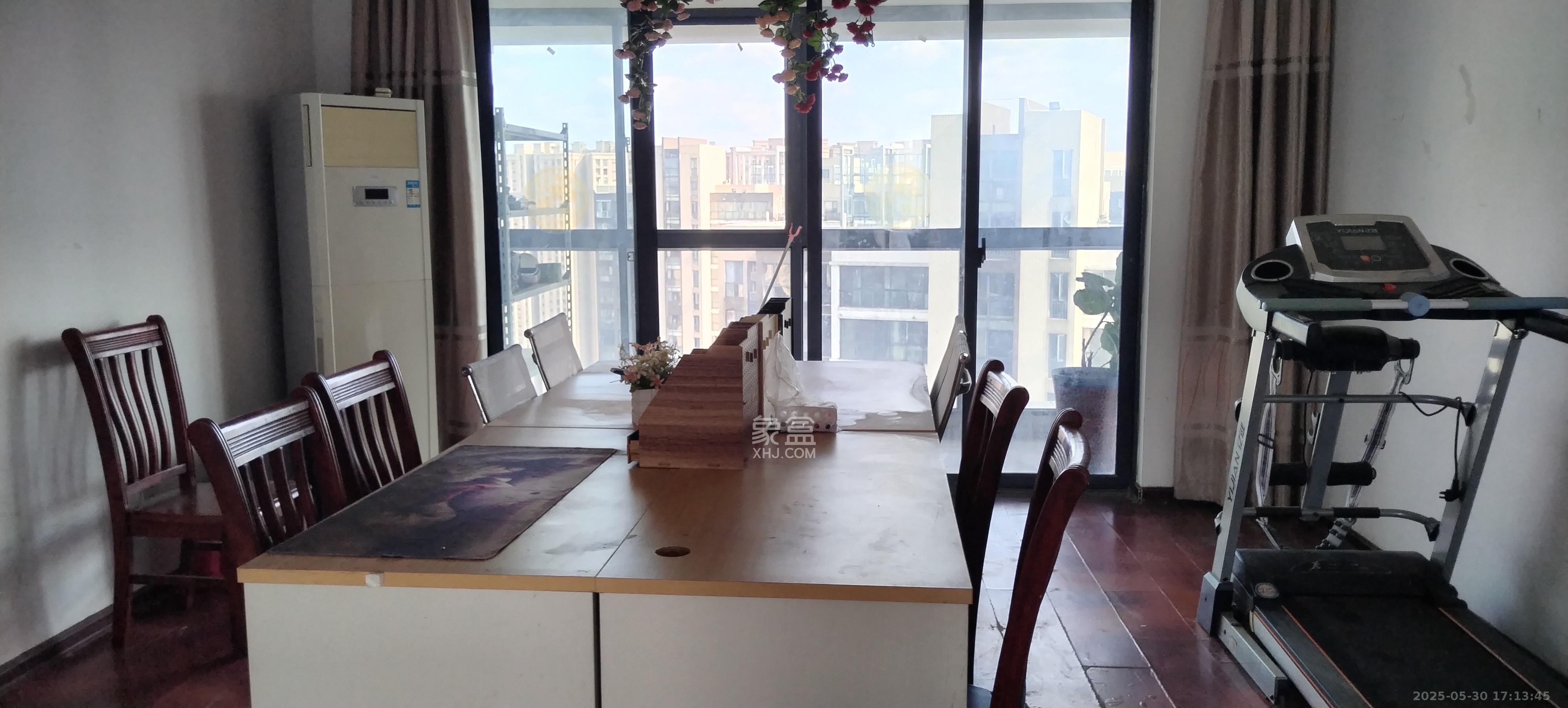 融科东南海  4室2厅1卫    2200.0元/月 融科东南海  4室2厅1卫    2200.0元/月室内图