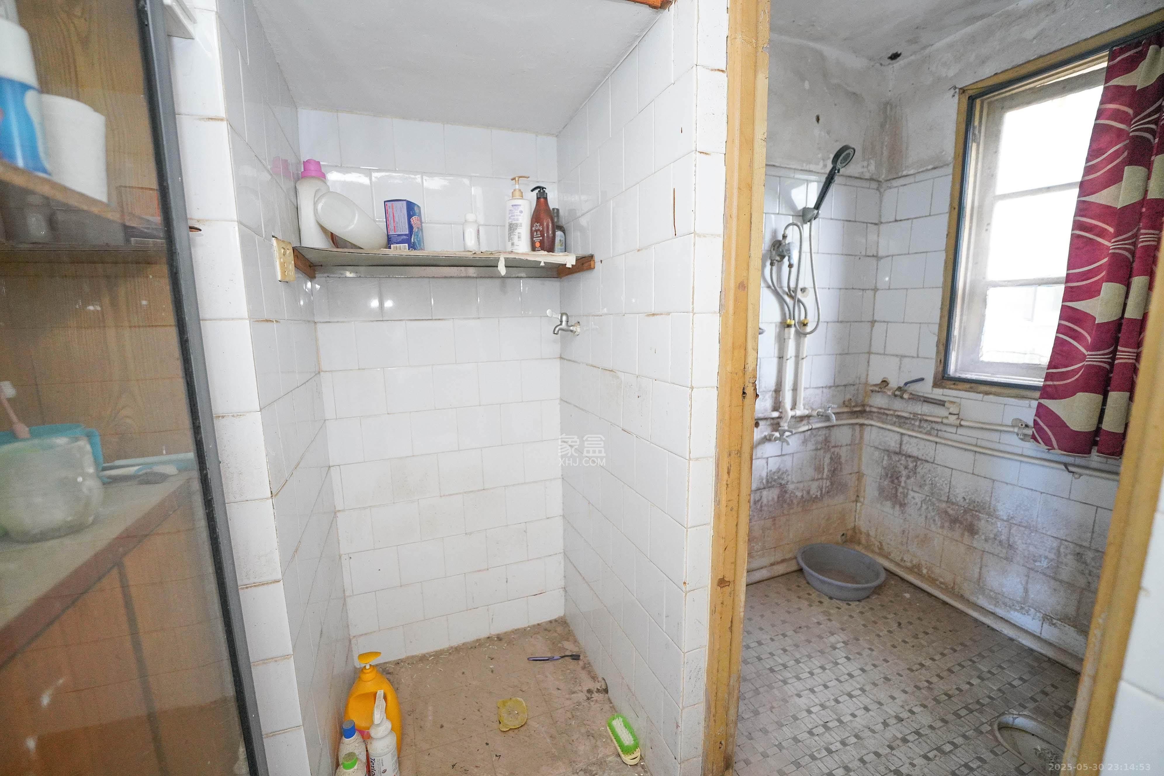 暮云镇水电八局 3室2厅1卫 30.0万 暮云镇水电八局 3室2厅1卫 30.0万卫生间