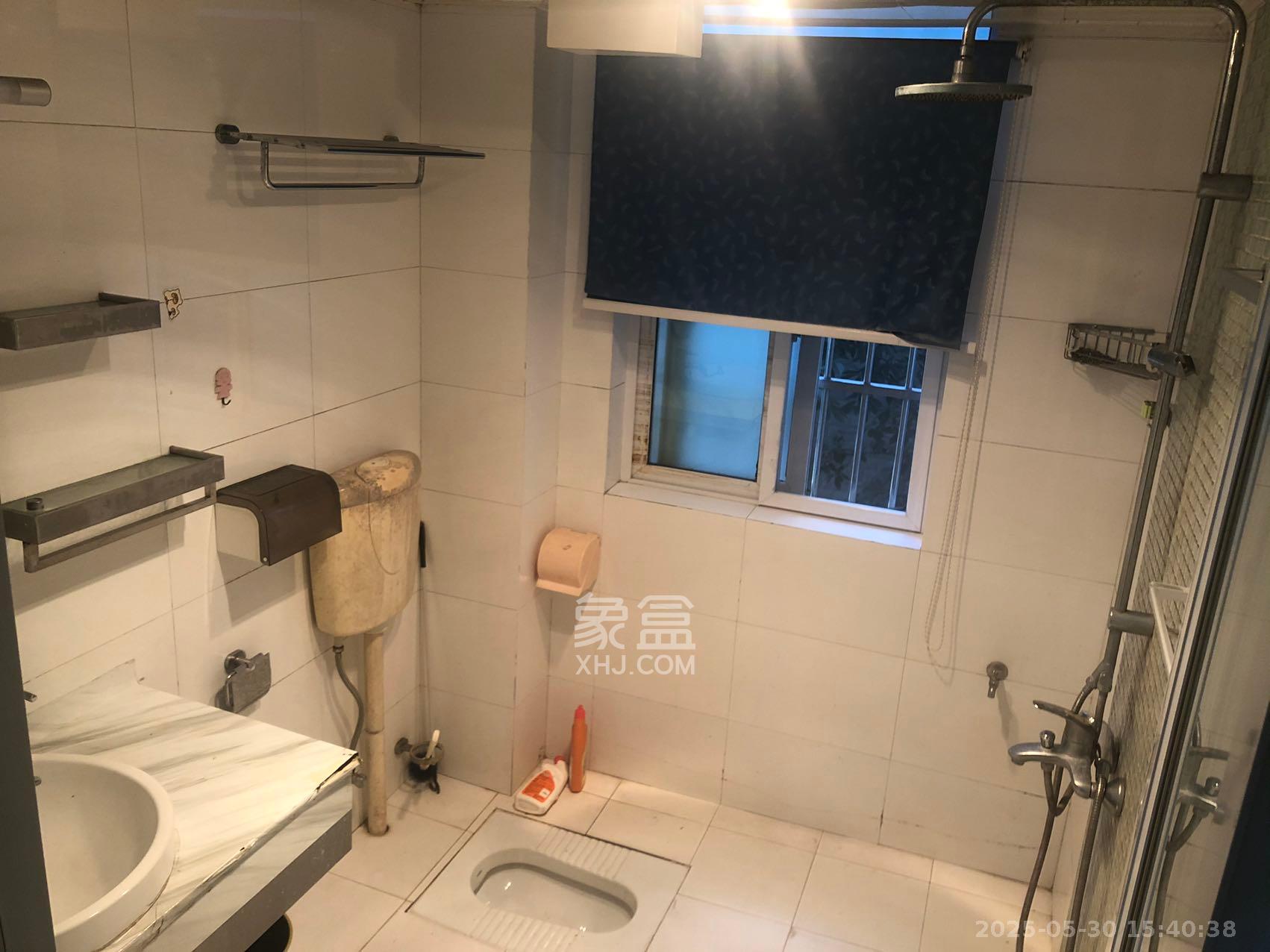 嘉盛华庭(一期、二期、三期) 2室2厅1卫 2500.0元/月 嘉盛华庭(一期、二期、三期) 2室2厅1卫 2500.0元/月室内图