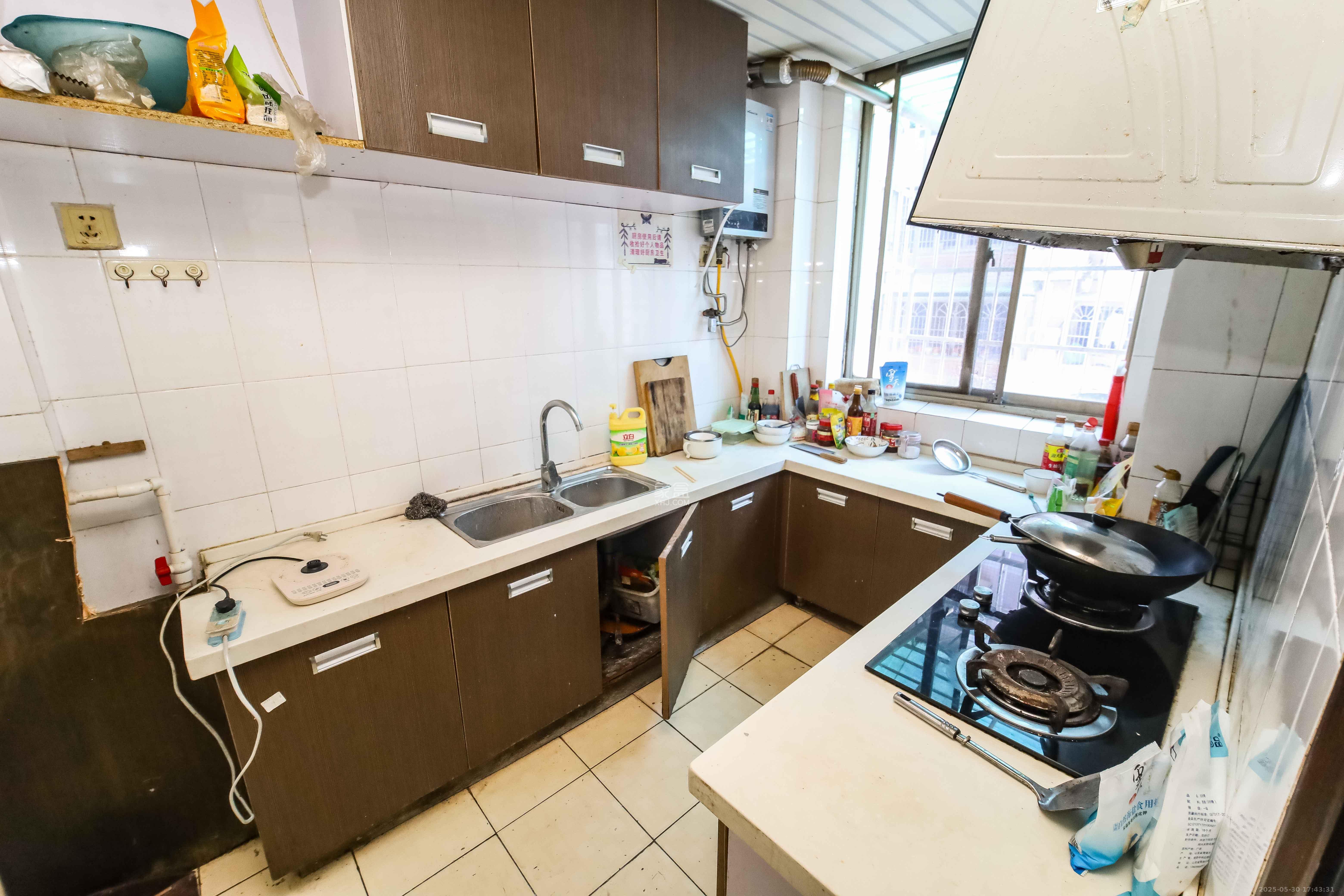 安居乐公寓 5室2厅2卫 2700.0元/月 安居乐公寓 5室2厅2卫 2700.0元/月室内图