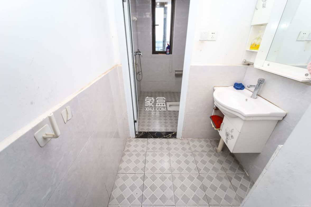 中欣楚天熙苑 3室2厅1卫 95.00万 中欣楚天熙苑 3室2厅1卫 95.00万卫生间