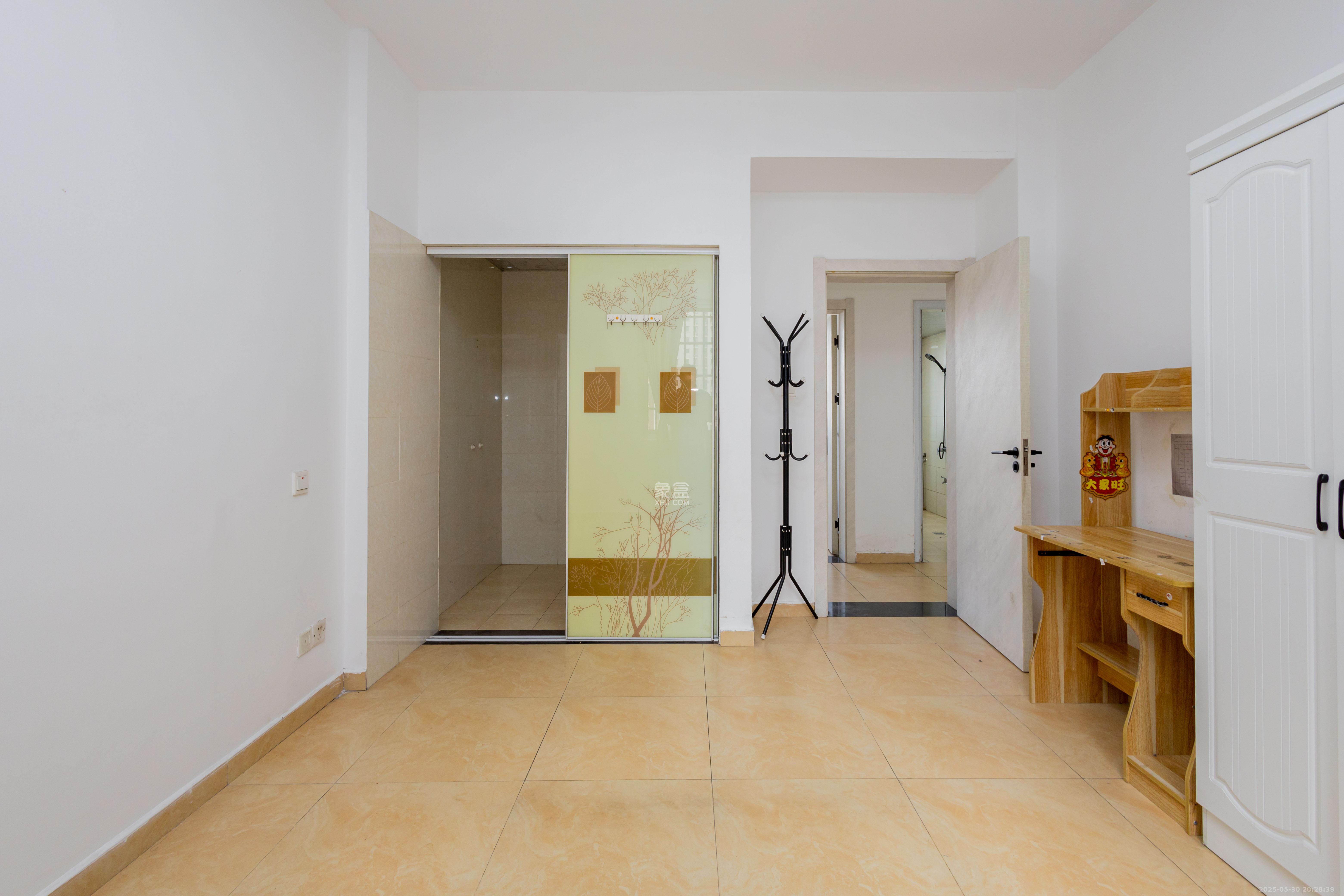 三景国际  3室2厅1卫    68.8万 三景国际  3室2厅1卫    68.8万卧室