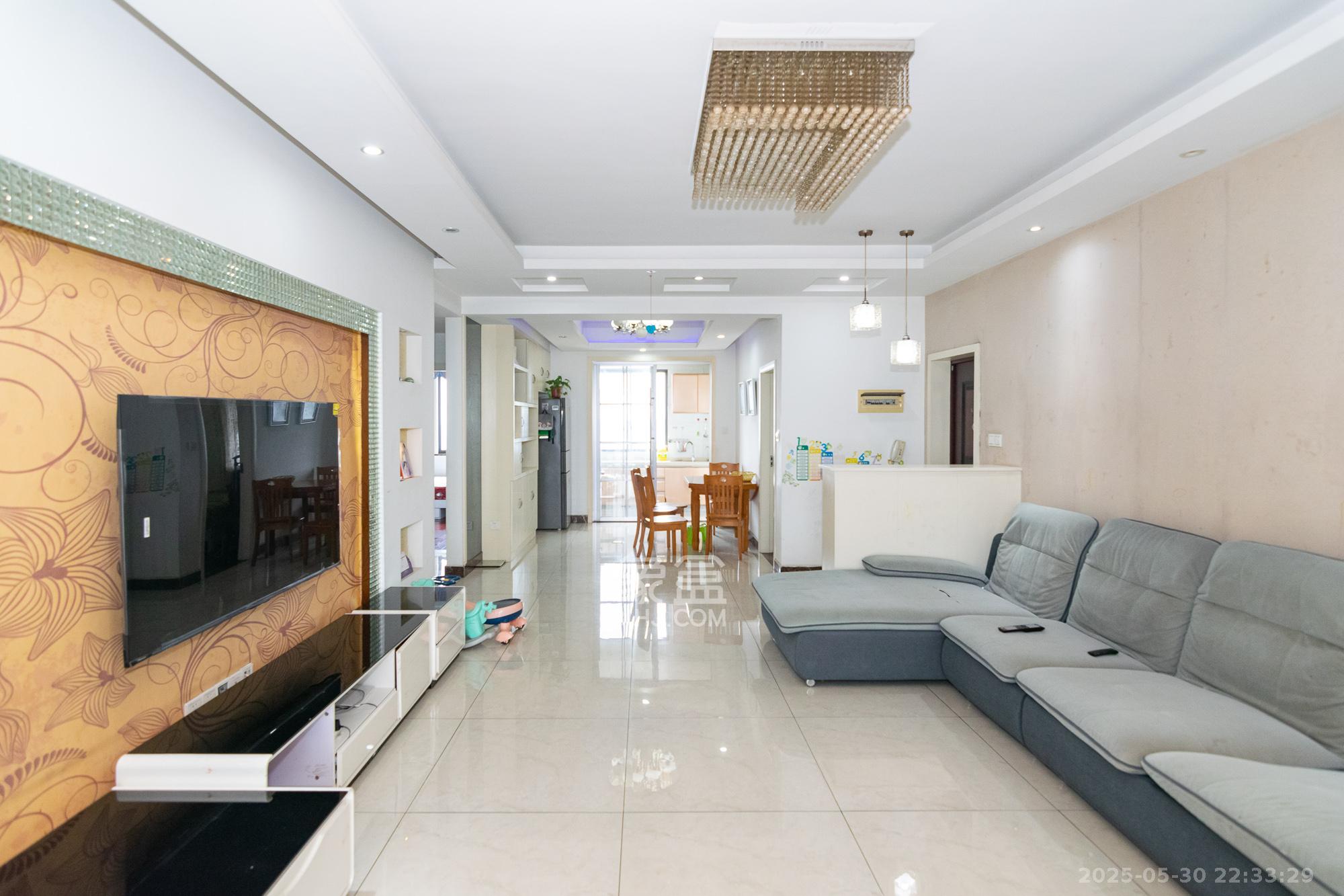 联诚国际城 3室2厅1卫 69.8万 联诚国际城 3室2厅1卫 69.8万客厅