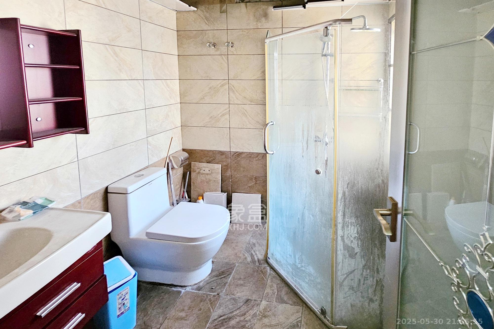 三江花中城 5室2厅2卫 126.8万 三江花中城 5室2厅2卫 126.8万卫生间