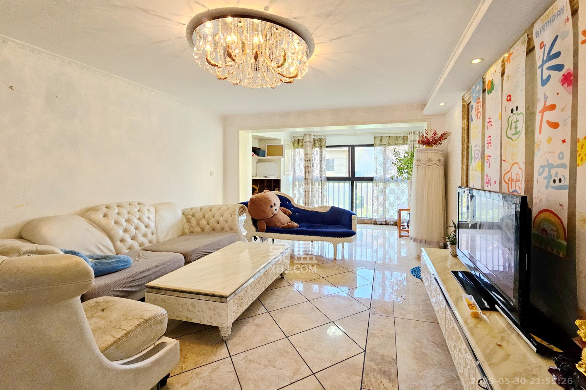 三江花中城 5室2厅2卫 126.8万 三江花中城 5室2厅2卫 126.8万客厅