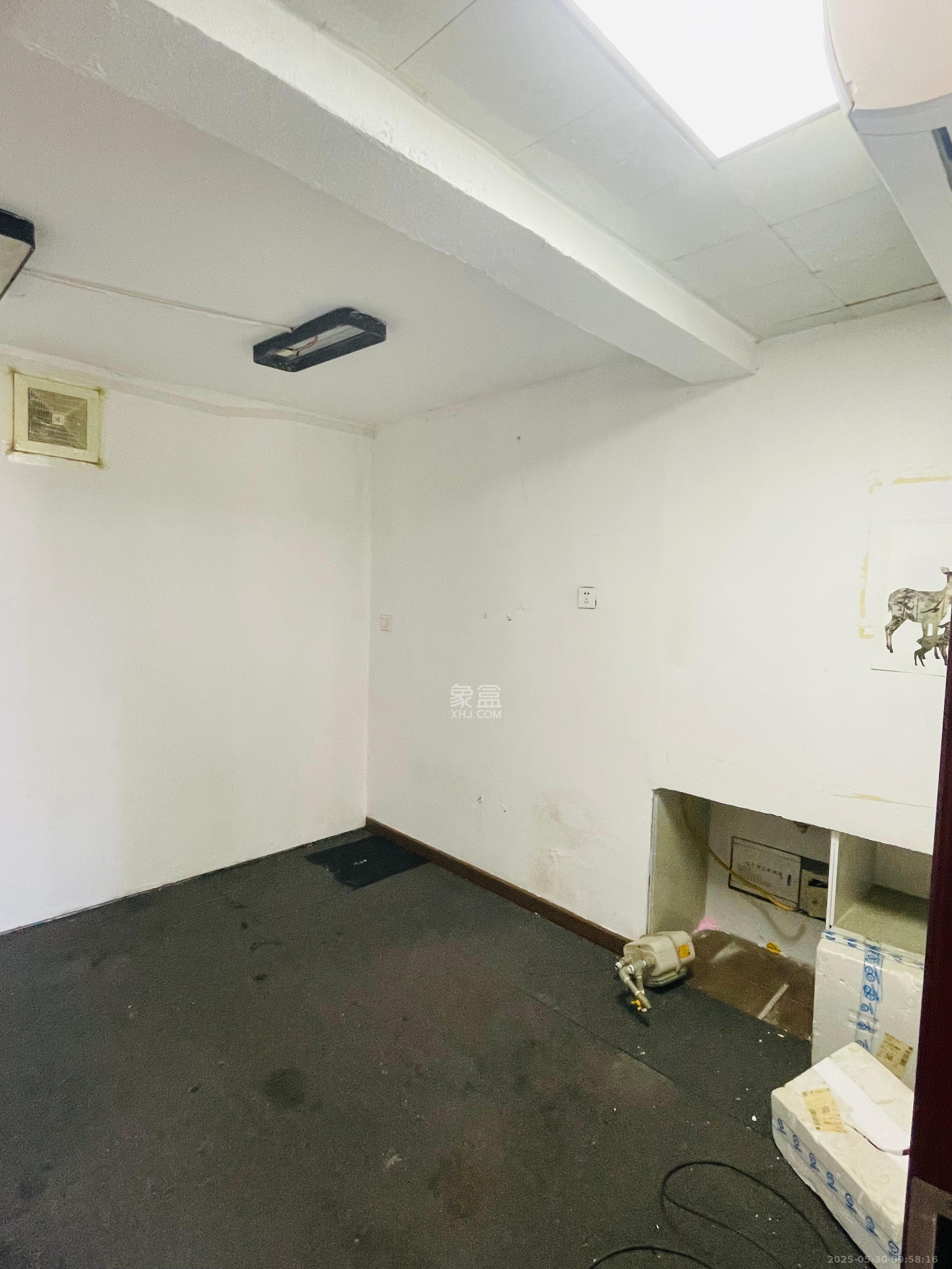 新长海广场 1室1厅1卫 2400.0元/月 新长海广场 1室1厅1卫 2400.0元/月室内图