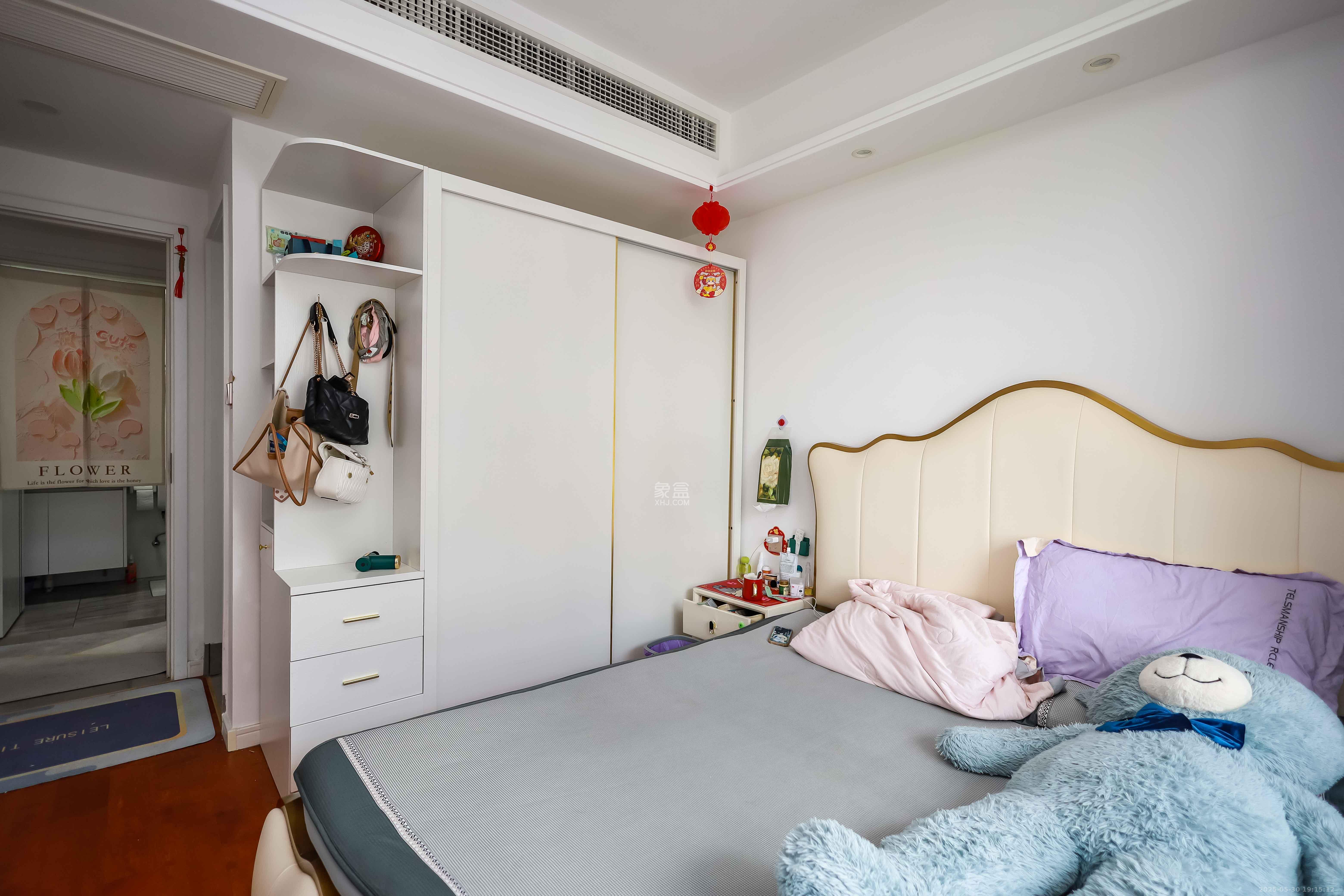 金基芳华 3室2厅2卫 102.0万 金基芳华 3室2厅2卫 102.0万卧室