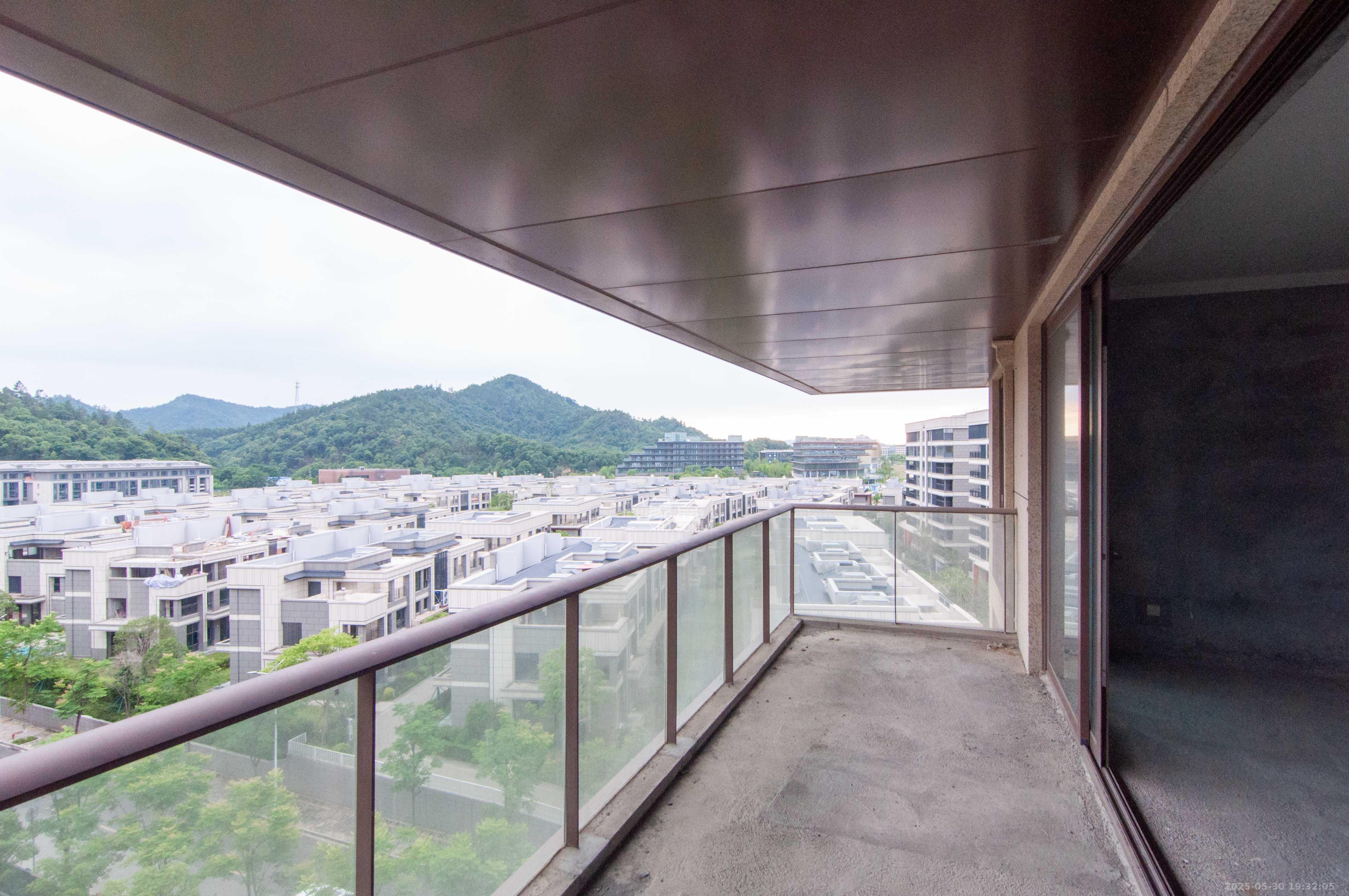 绿地麓湖郡  3室2厅2卫   190.00万其他