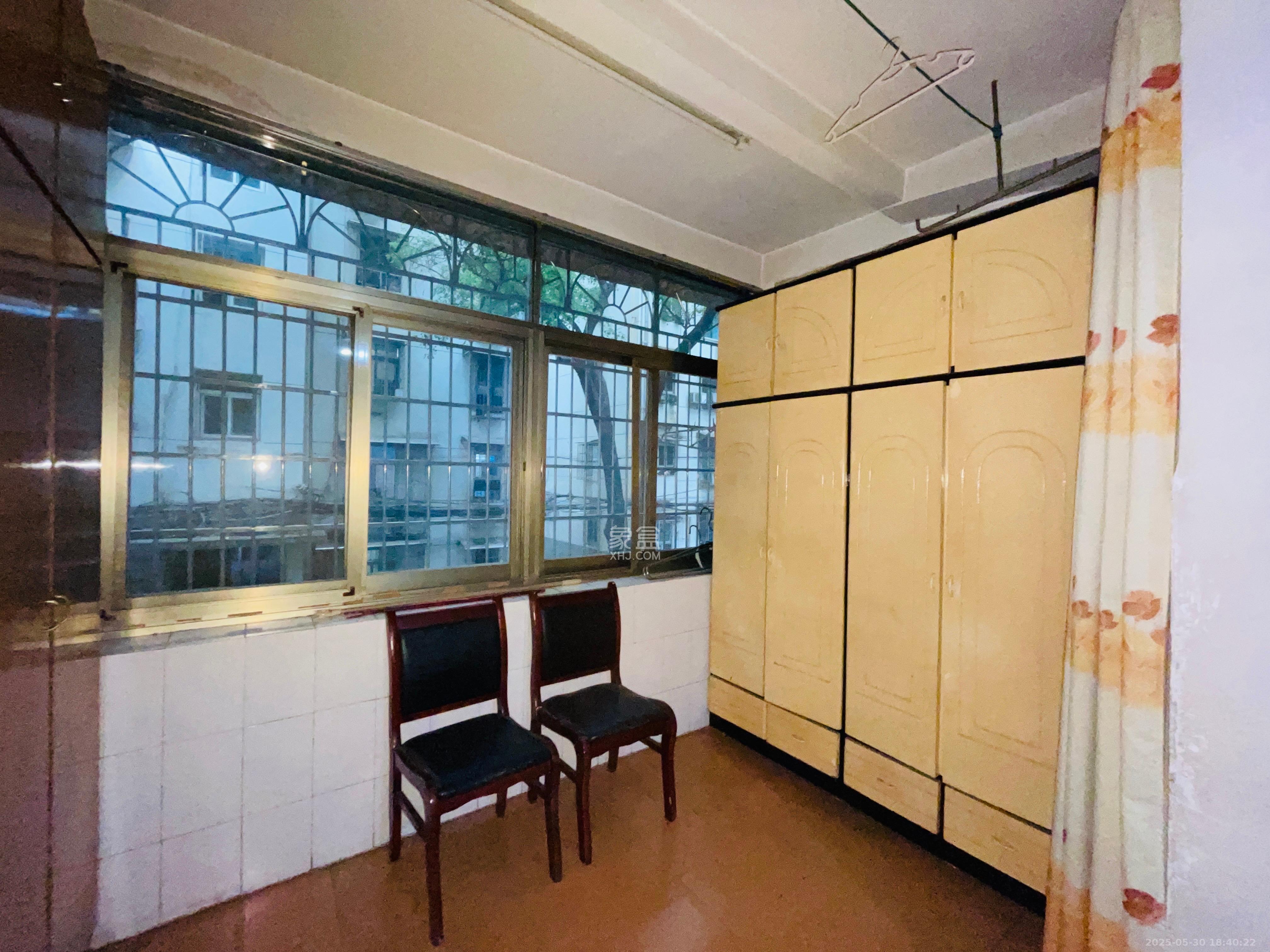 文艺村 3室2厅1卫 2300.0元/月 文艺村 3室2厅1卫 2300.0元/月室内图