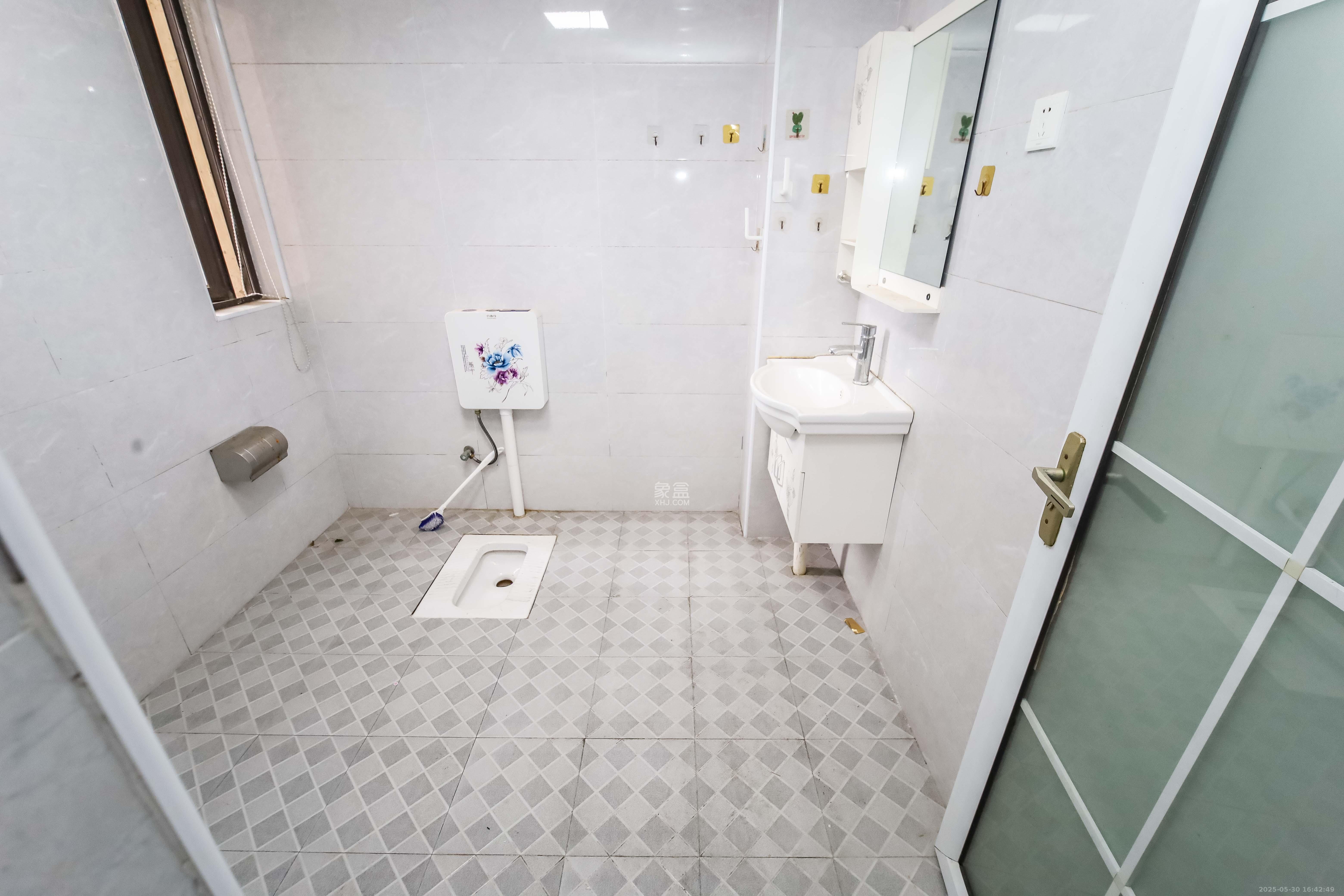 中欣楚天熙苑 3室2厅1卫 95.00万 中欣楚天熙苑 3室2厅1卫 95.00万卫生间