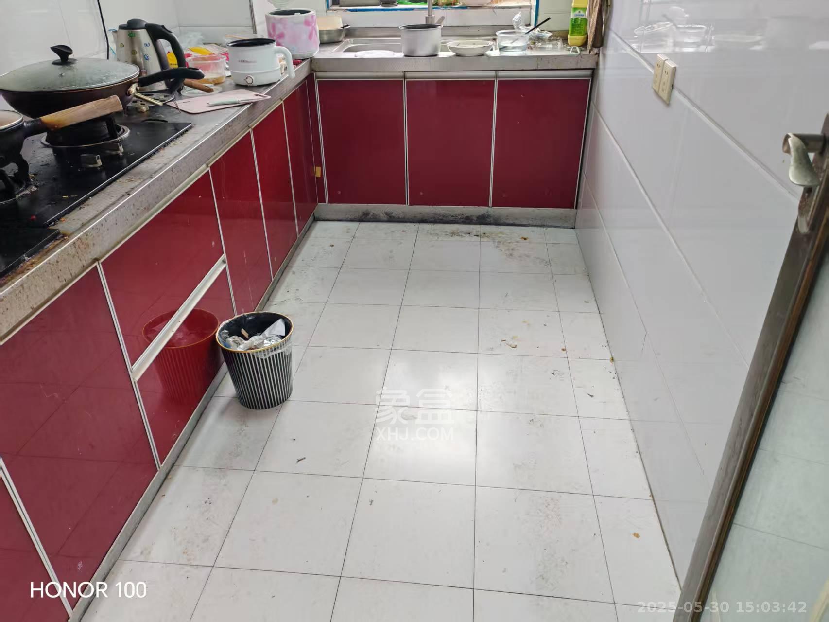 新盛珑璟台  1室2厅1卫    800.0元/月 新盛珑璟台  1室2厅1卫    800.0元/月室内图