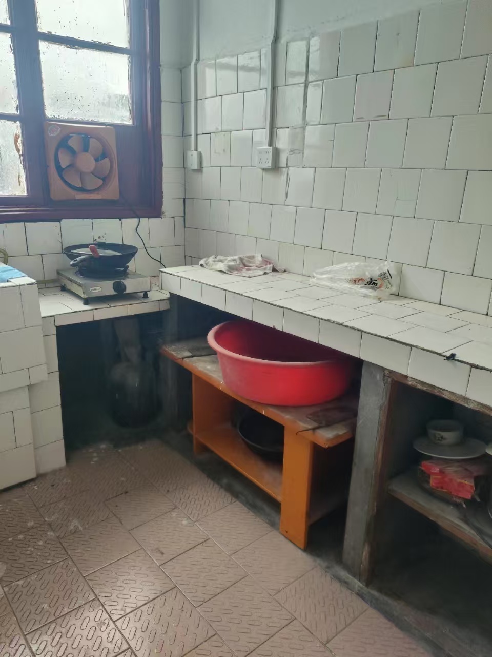 梓园社区(麻纺厂宿舍) 2室1厅1卫 400.0元/月 梓园社区(麻纺厂宿舍) 2室1厅1卫 400.0元/月室内图