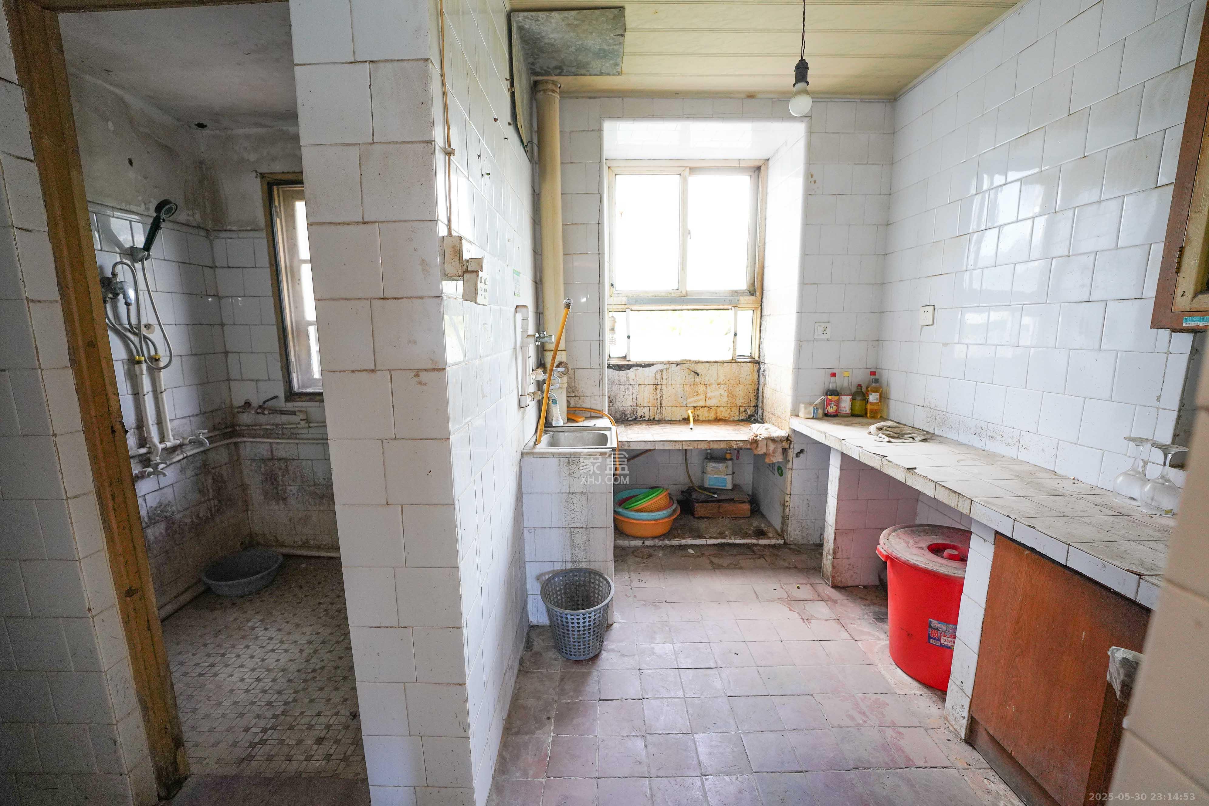 暮云镇水电八局 3室2厅1卫 30.0万 暮云镇水电八局 3室2厅1卫 30.0万厨房