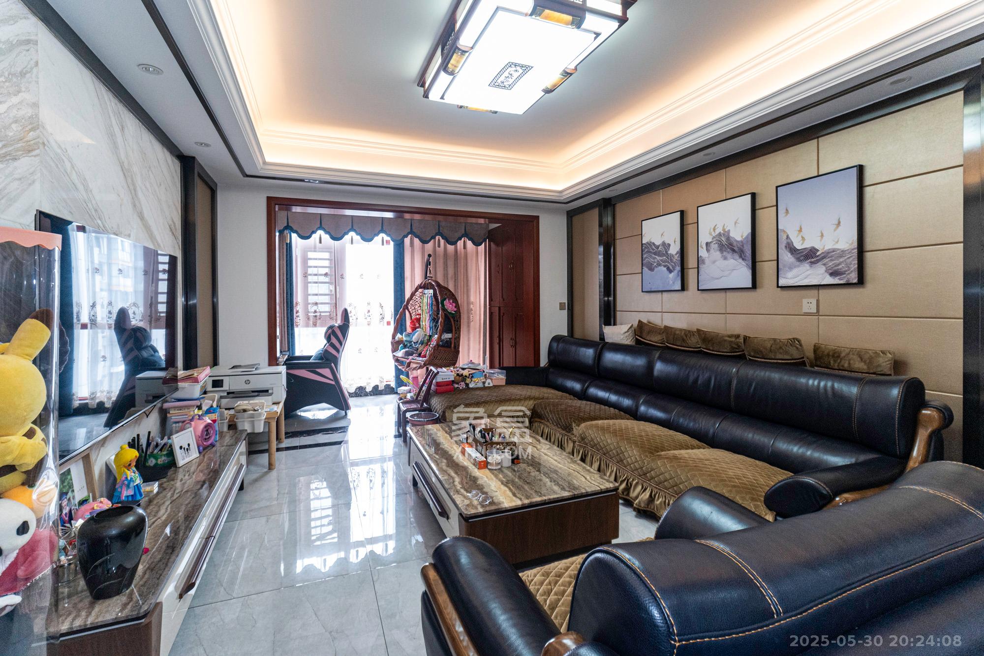 恒基凯旋门三期  3室2厅2卫    128.8万