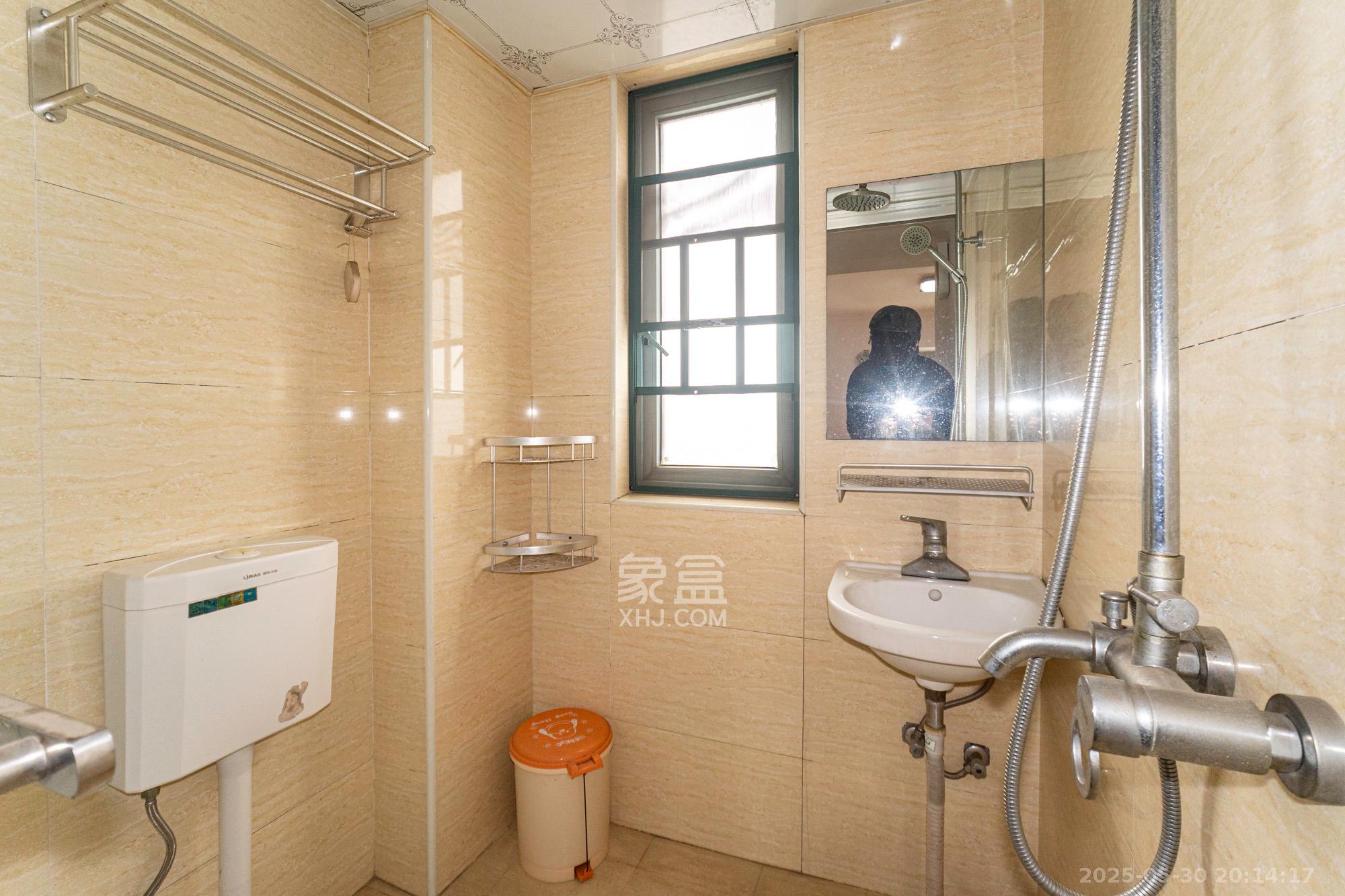 蝴蝶谷 3室2厅2卫 63.8万 蝴蝶谷 3室2厅2卫 63.8万卫生间