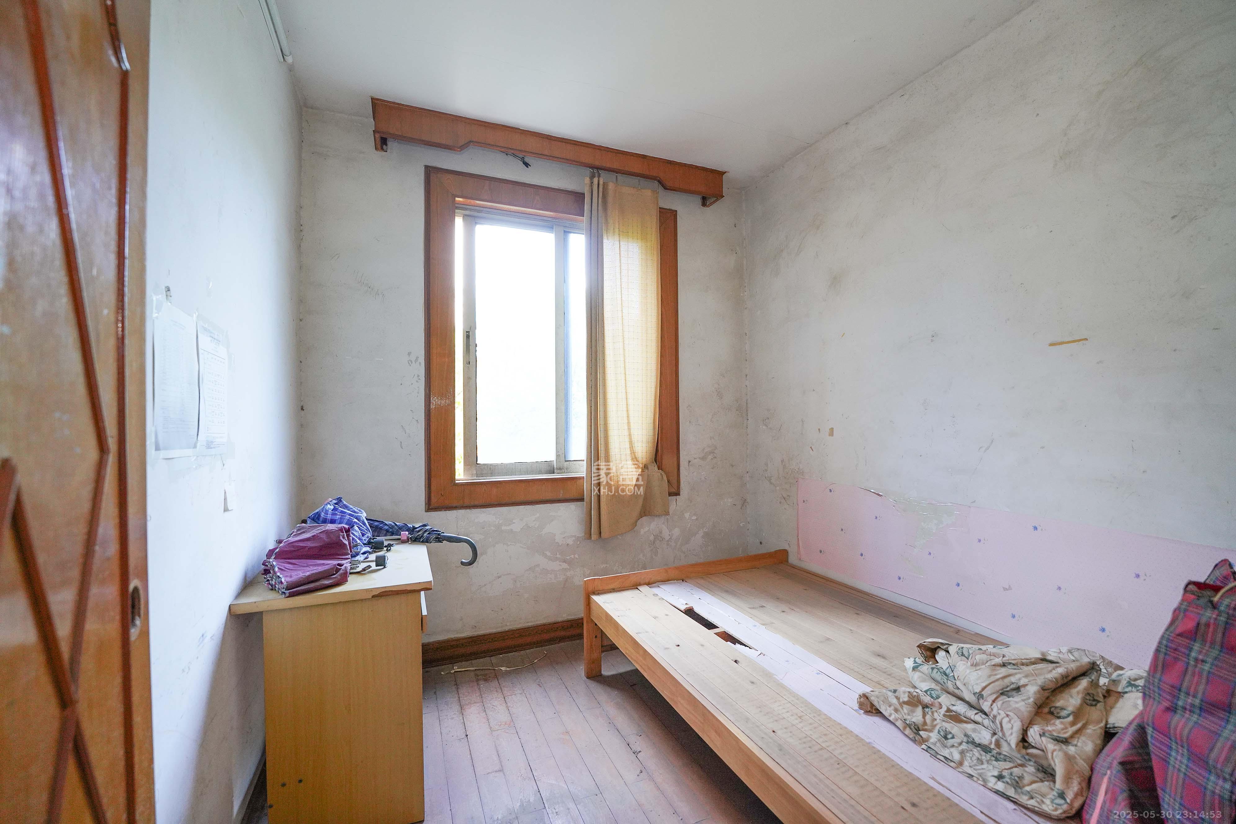 暮云镇水电八局 3室2厅1卫 30.0万 暮云镇水电八局 3室2厅1卫 30.0万卧室