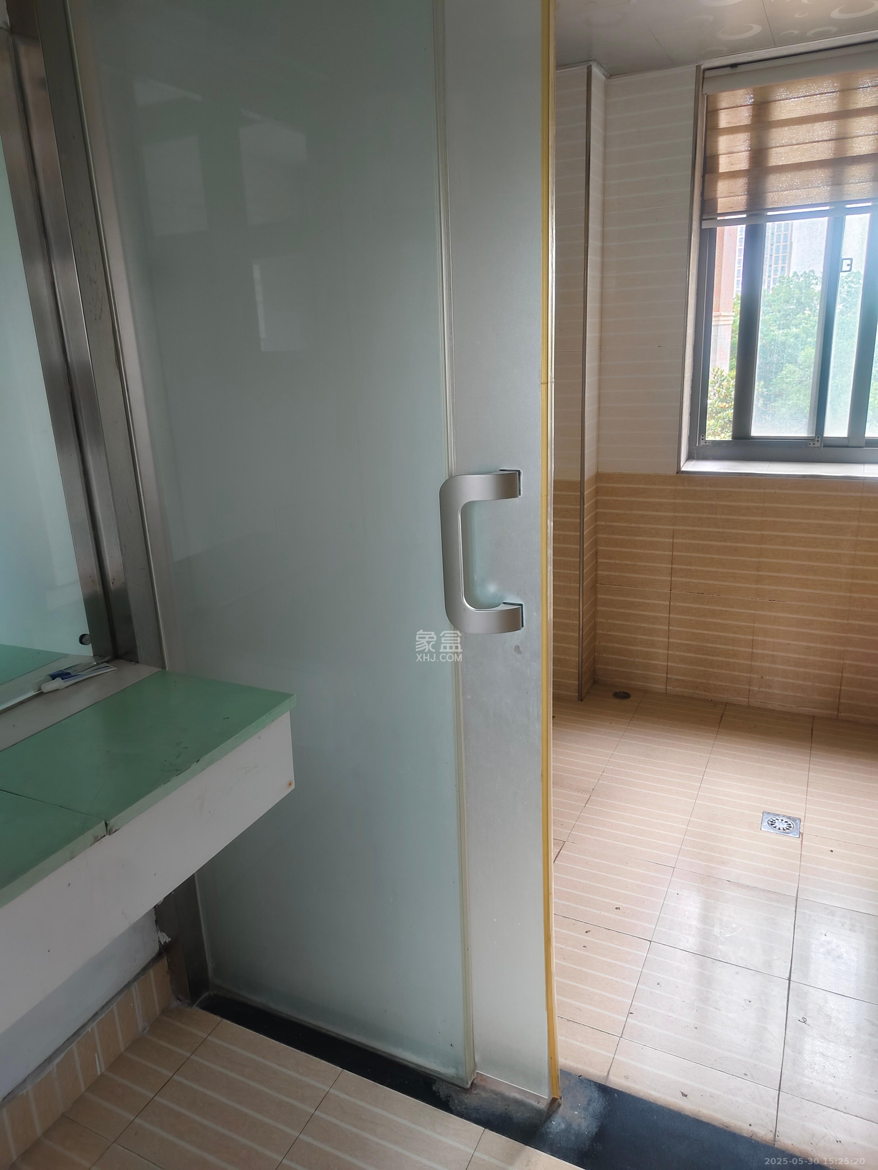 上海城小区  4室2厅2卫    2700.0元/月 上海城小区  4室2厅2卫    2700.0元/月室内图