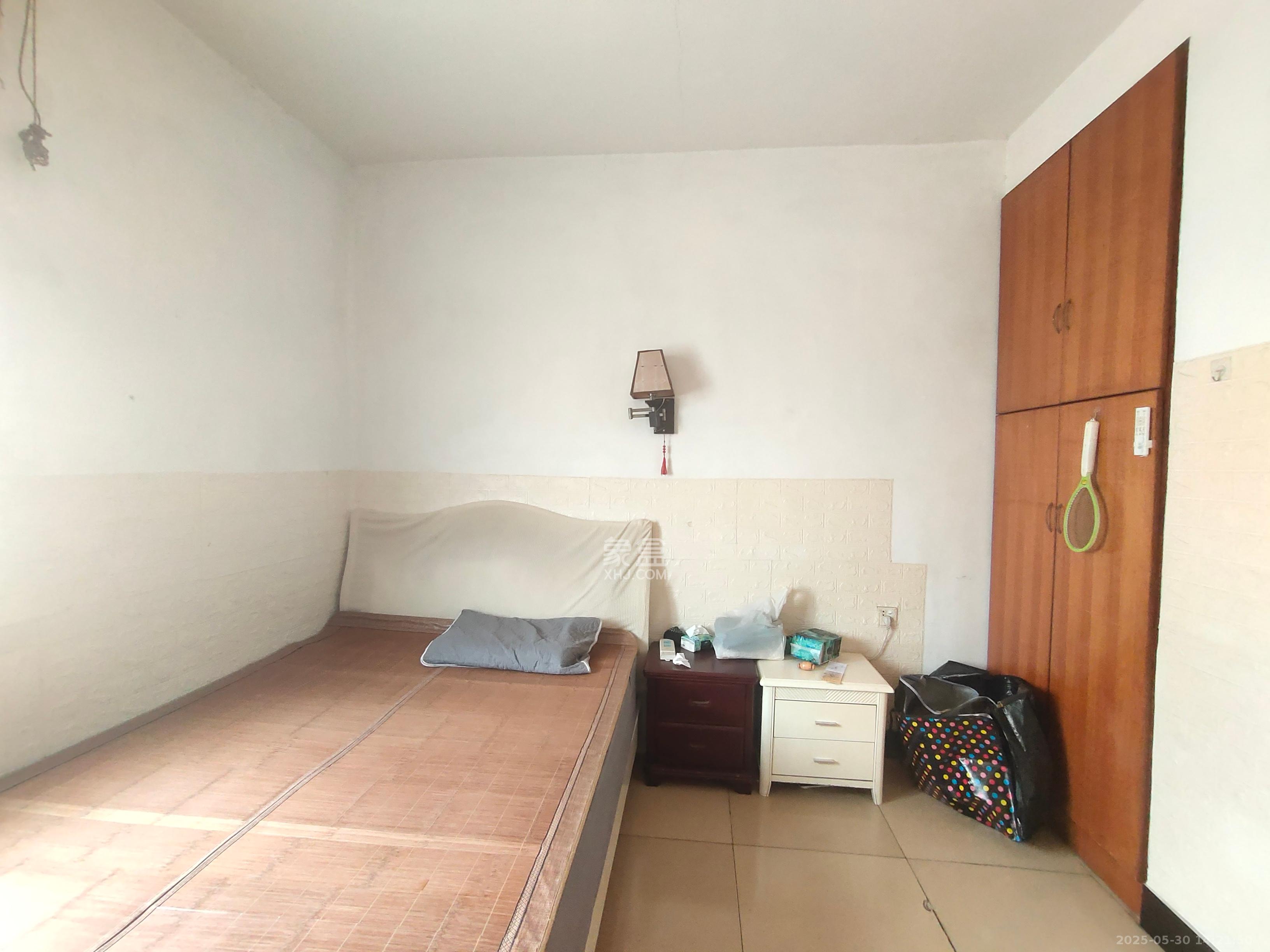 宝塔山中山百货公司宿舍 2室2厅1卫 1400.0元/月 宝塔山中山百货公司宿舍 2室2厅1卫 1400.0元/月室内图