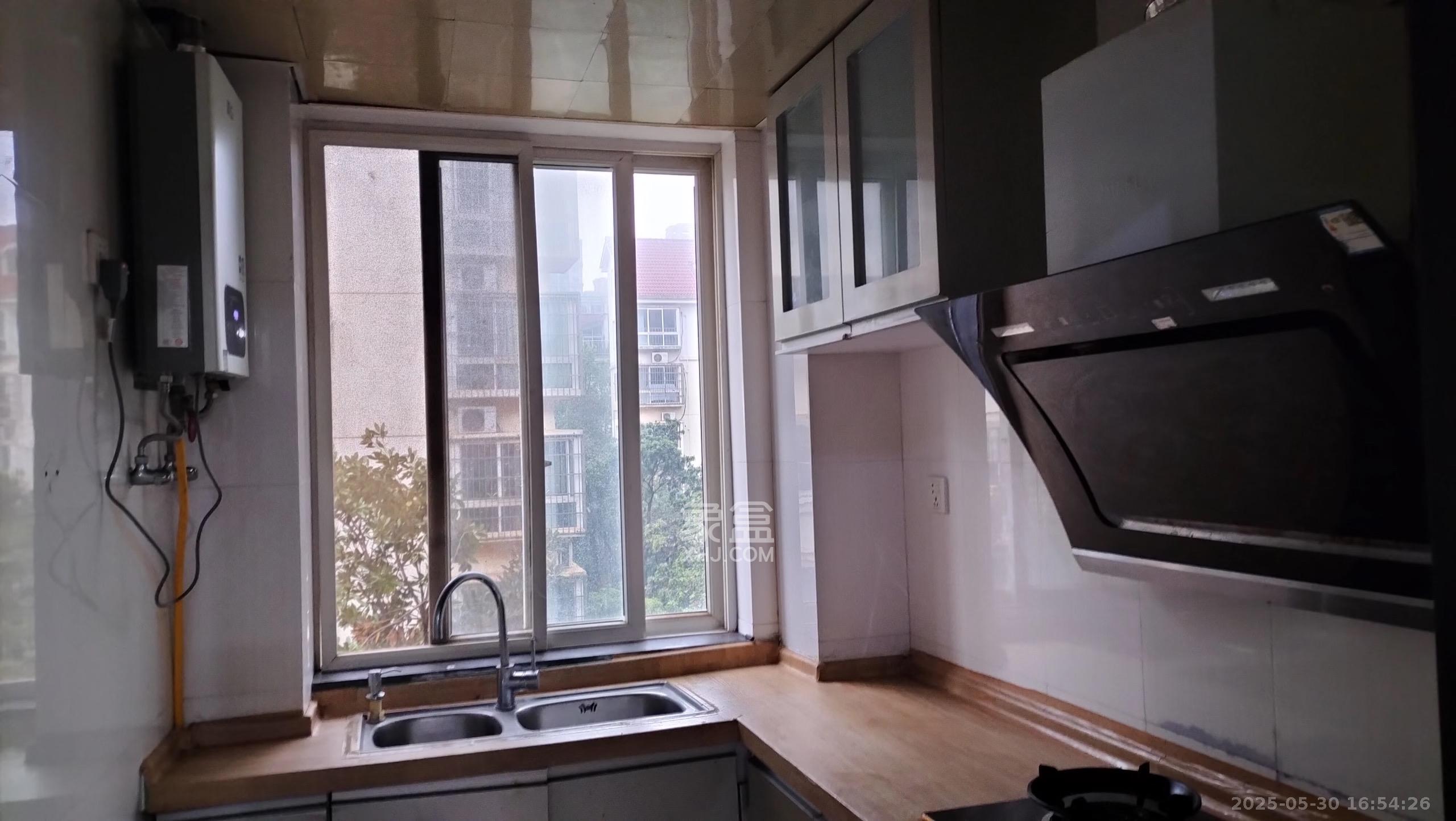 德润园 4室2厅1卫 2000.0元/月 德润园 4室2厅1卫 2000.0元/月室内图