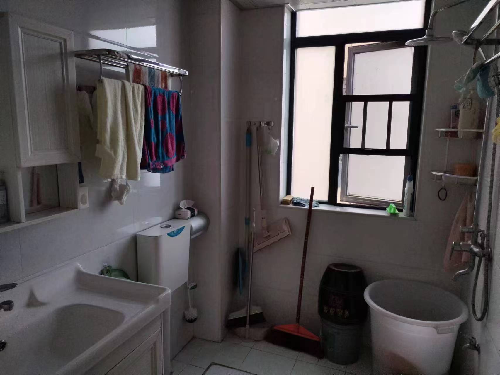 百弘学府城 3室2厅2卫 1800.0元/月 百弘学府城 3室2厅2卫 1800.0元/月室内图