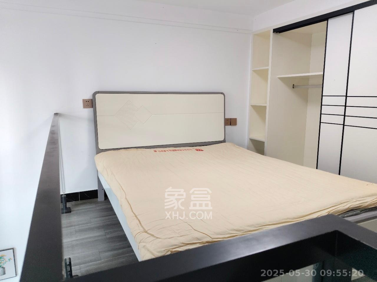 万科金色梦想A区  1室1厅1卫    1800.0元/月室内图