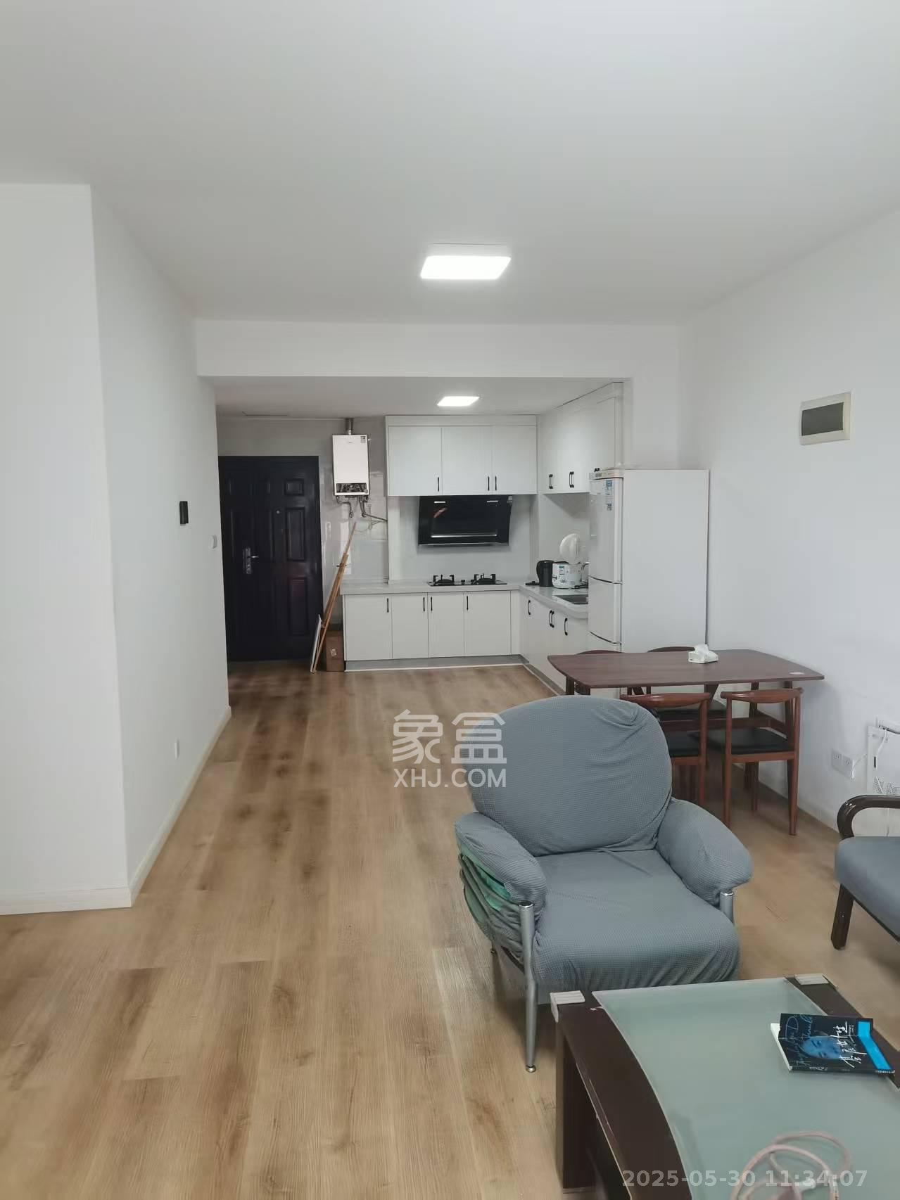 西湖鸿运佳苑 3室2厅2卫 2200.0元/月 西湖鸿运佳苑 3室2厅2卫 2200.0元/月室内图