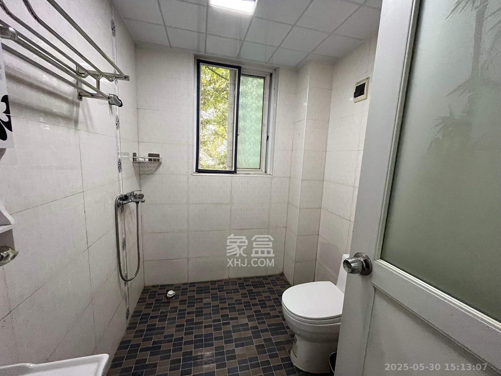 嘉盛华庭(一期、二期、三期) 3室2厅1卫 2500.0元/月 嘉盛华庭(一期、二期、三期) 3室2厅1卫 2500.0元/月室内图