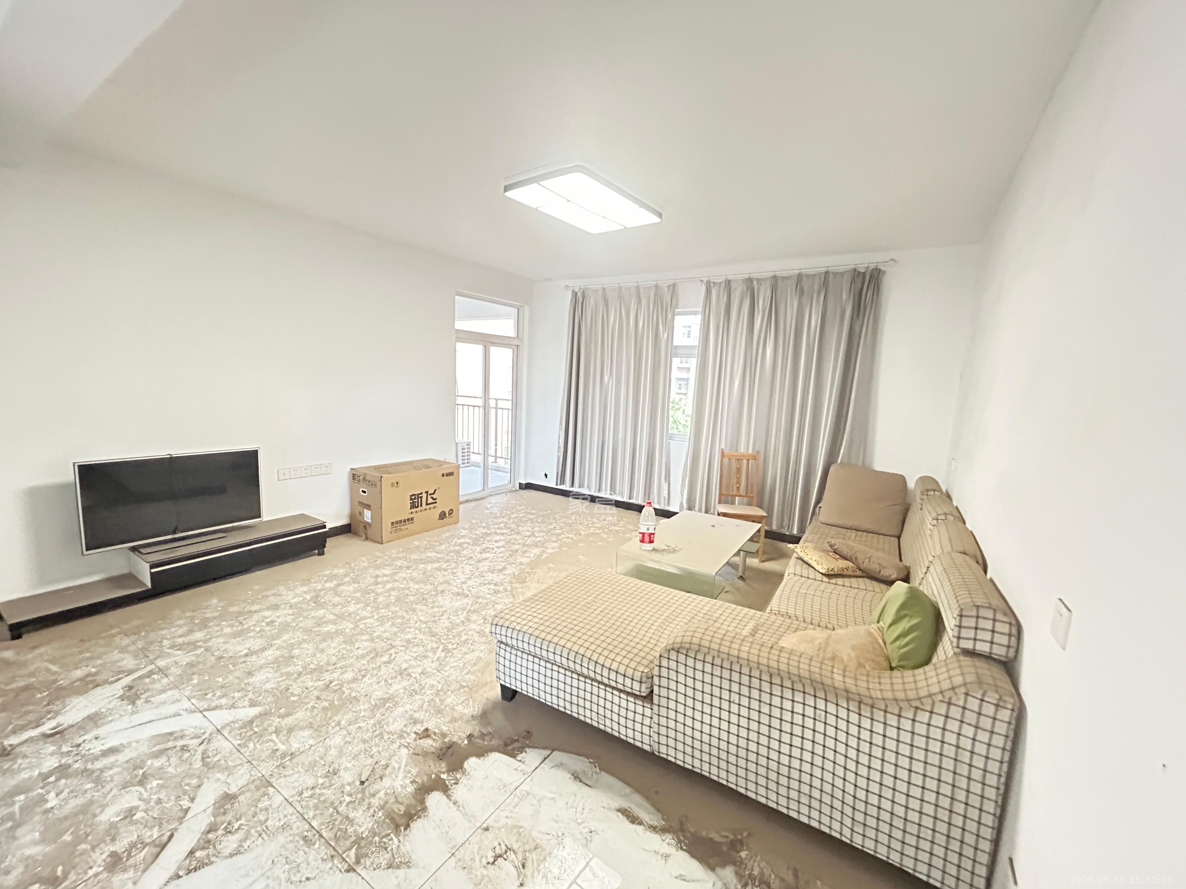 凯富漫城 4室2厅2卫 1600.0元/月 凯富漫城 4室2厅2卫 1600.0元/月室内图