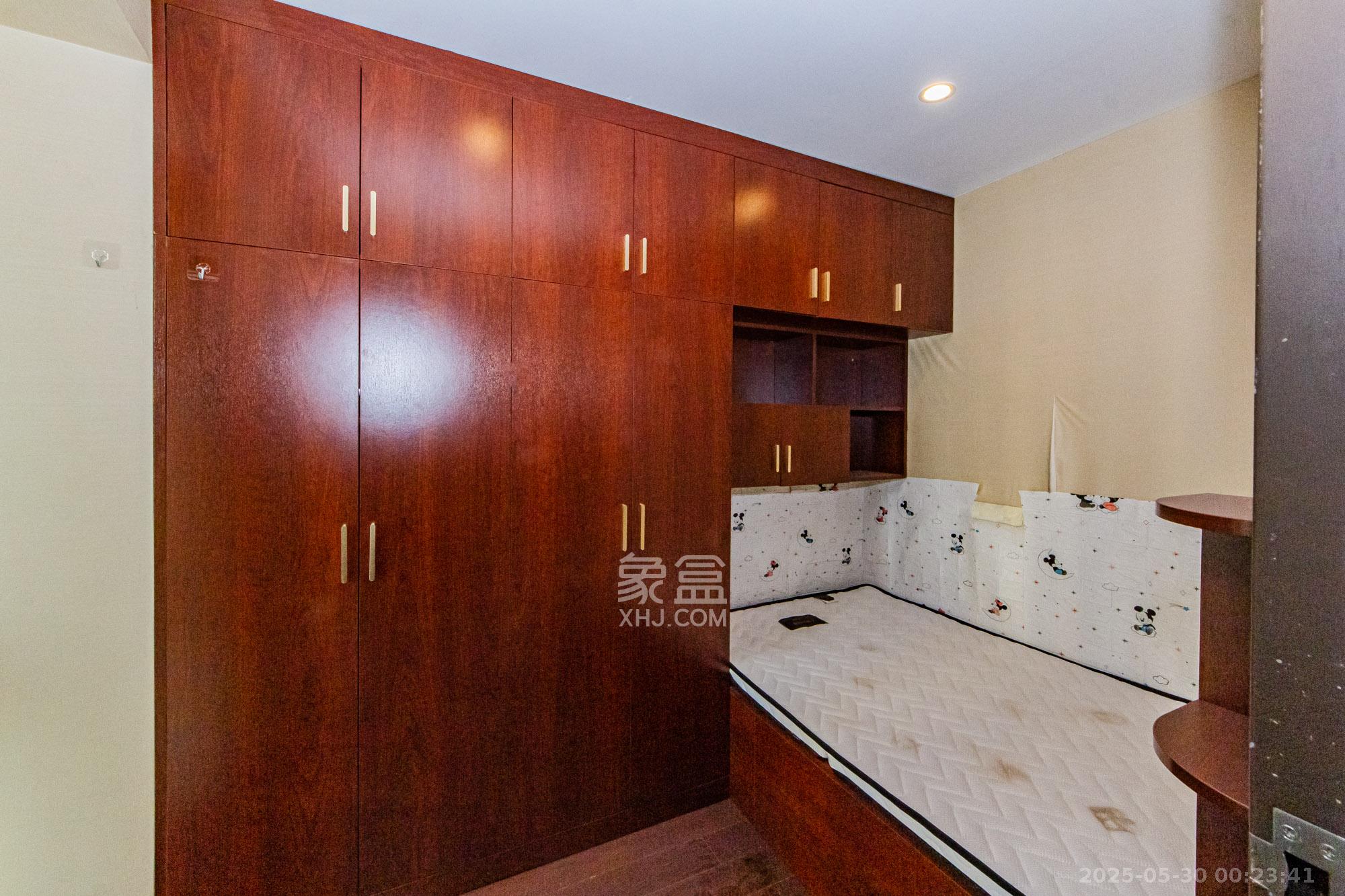 北辰定江洋 3室2厅2卫 290.0万 北辰定江洋 3室2厅2卫 290.0万卧室