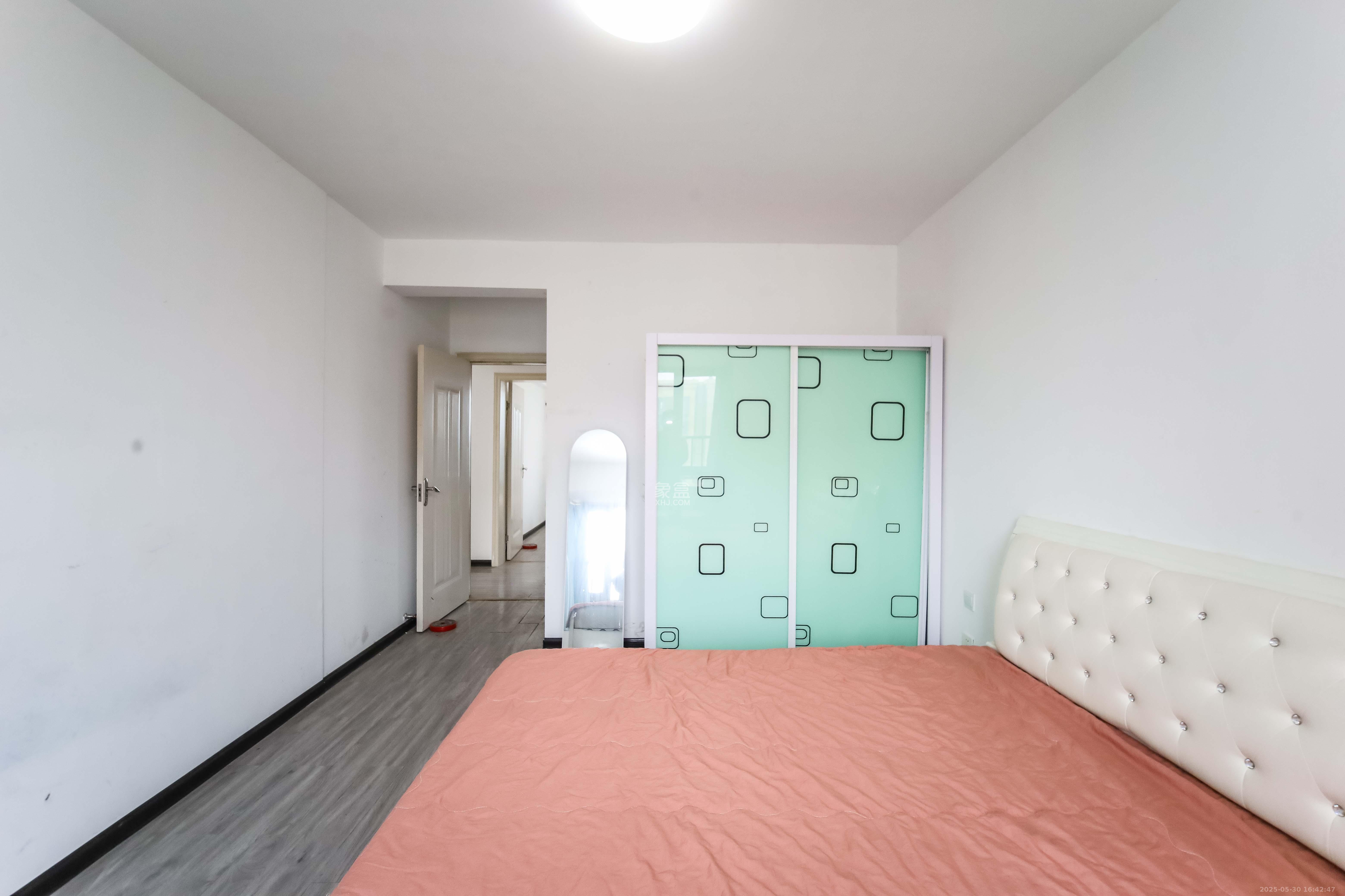 中欣楚天熙苑 3室2厅1卫 95.00万 中欣楚天熙苑 3室2厅1卫 95.00万卧室