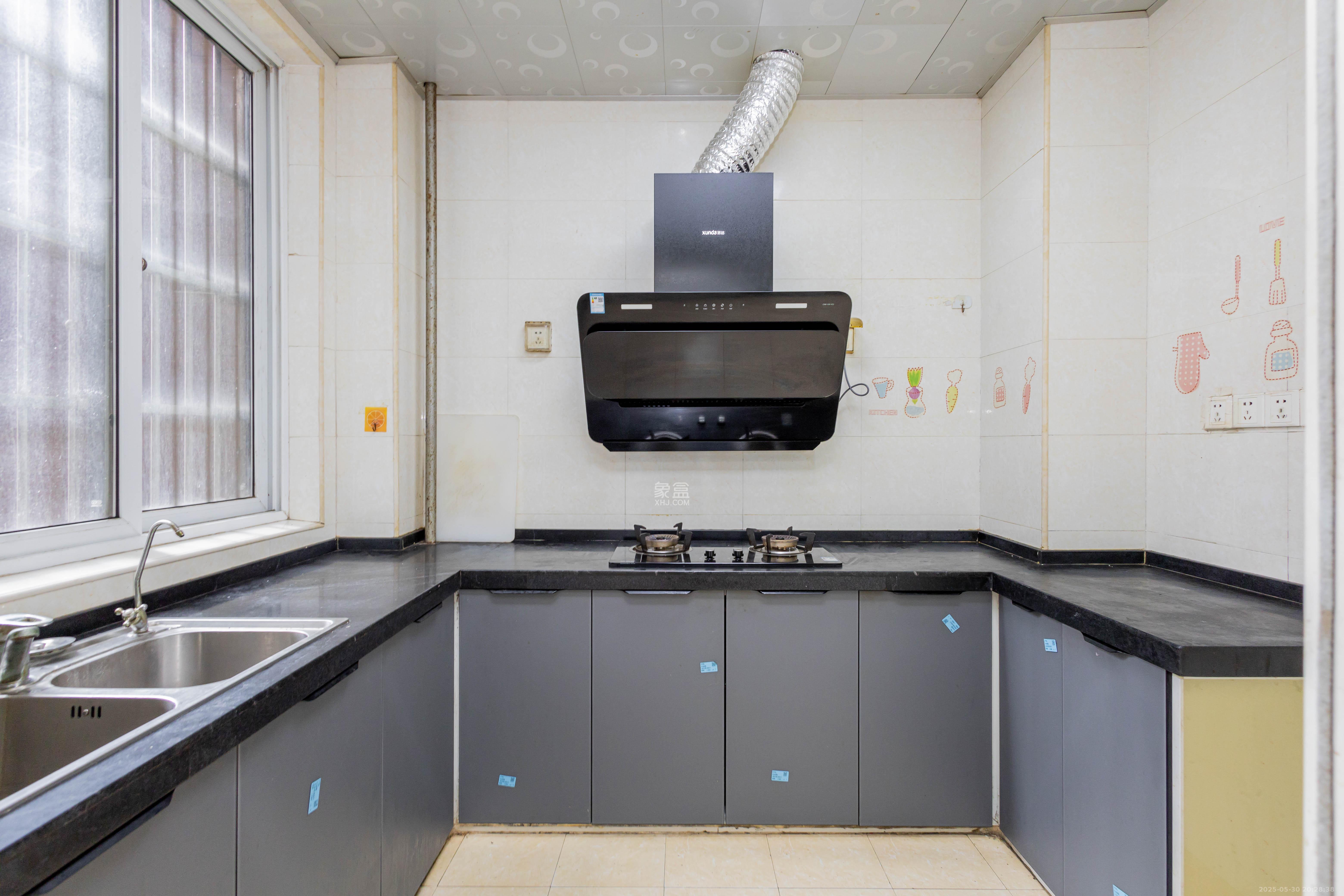 三景国际  3室2厅1卫    68.8万 三景国际  3室2厅1卫    68.8万厨房