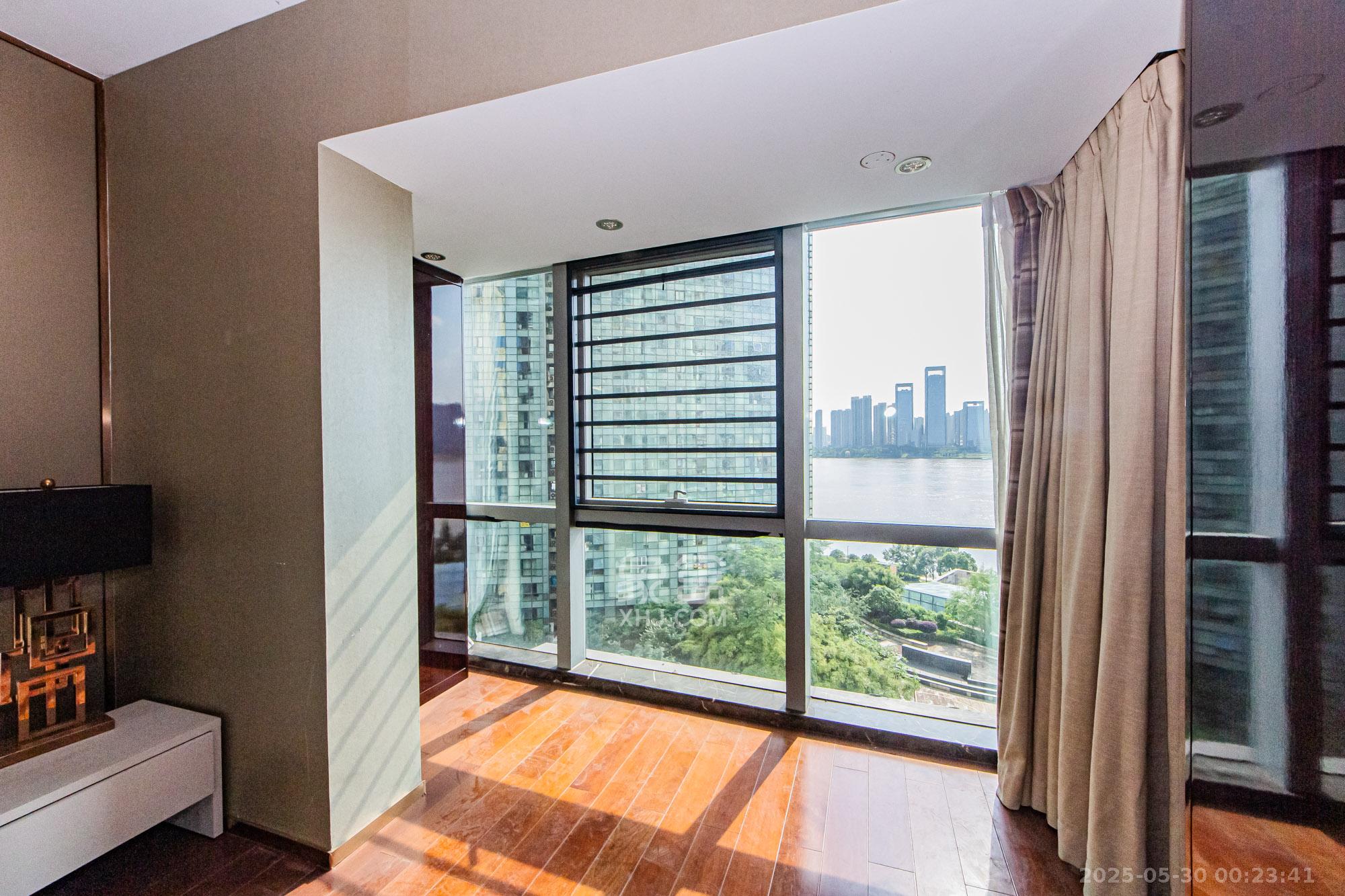 北辰定江洋 3室2厅2卫 290.0万 北辰定江洋 3室2厅2卫 290.0万阳台