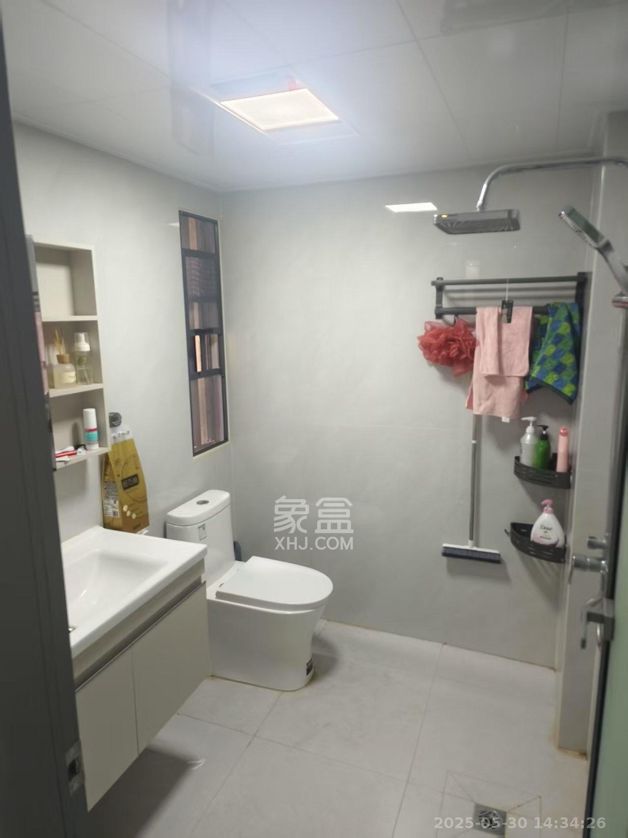 桥头家园三期  3室2厅2卫   2400.00元/月室内图