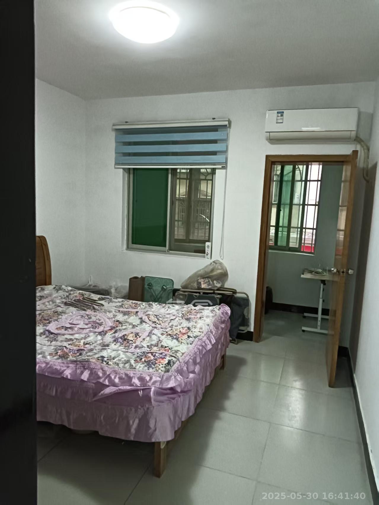 中南汽车世界  2室2厅1卫    1300.0元/月室内图