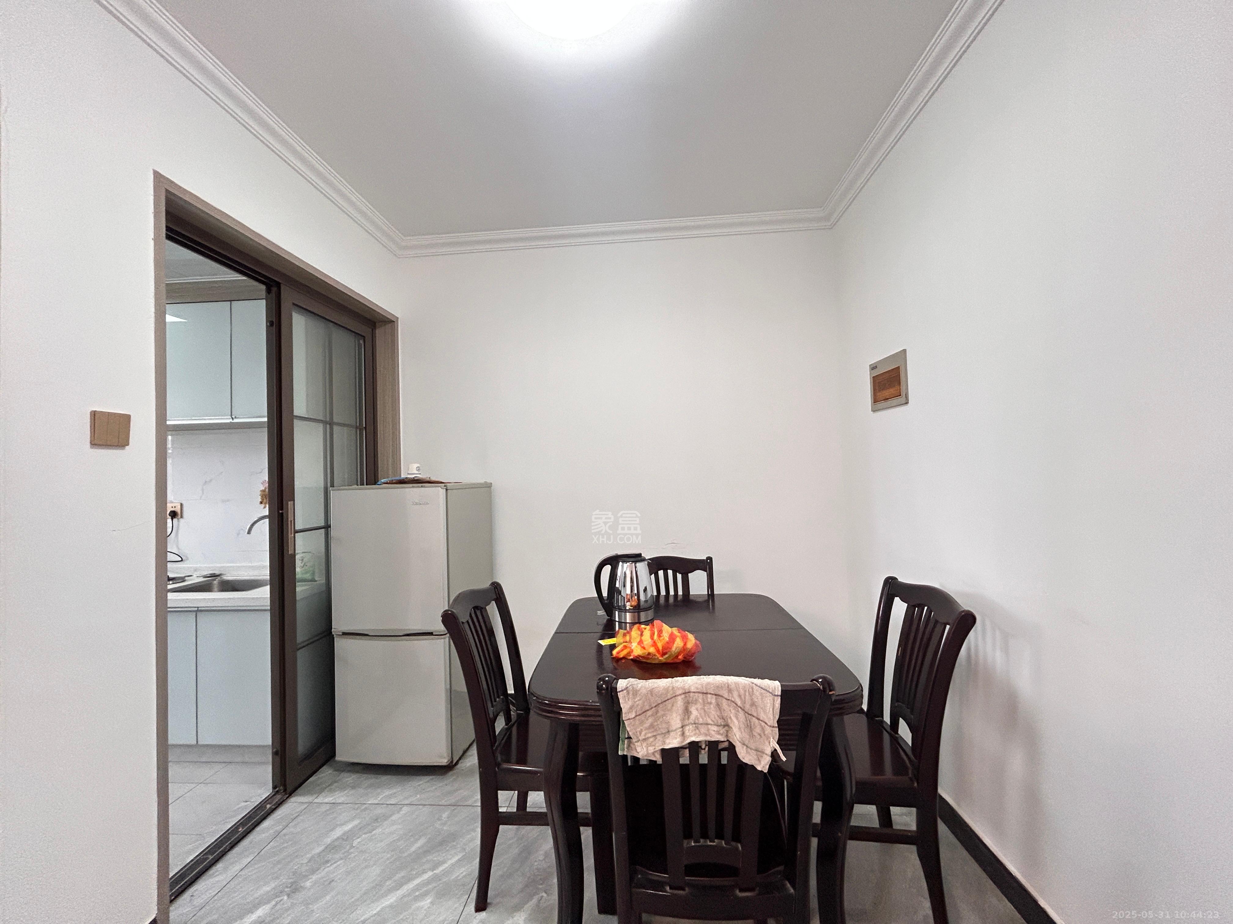 湘计花园 3室2厅1卫 2350.0元/月 湘计花园 3室2厅1卫 2350.0元/月室内图