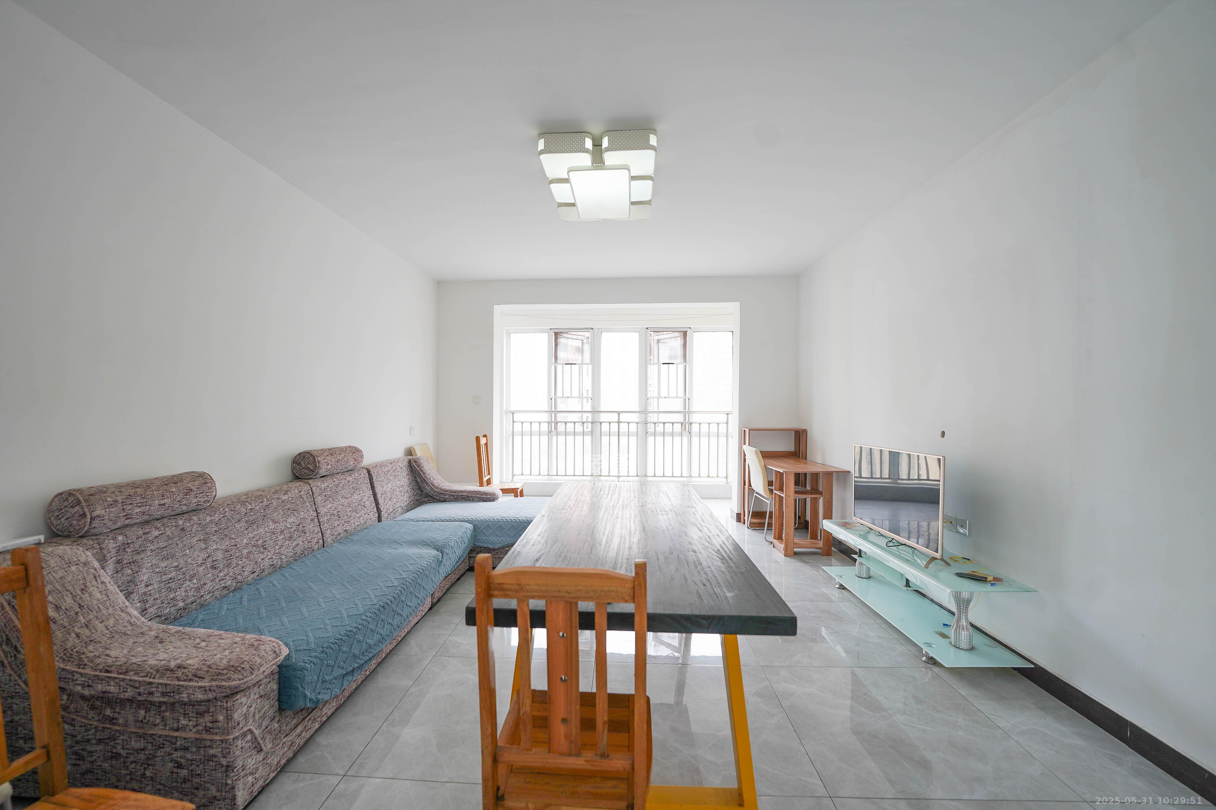 丽发新城 3室2厅2卫 83.8万 丽发新城 3室2厅2卫 83.8万客厅