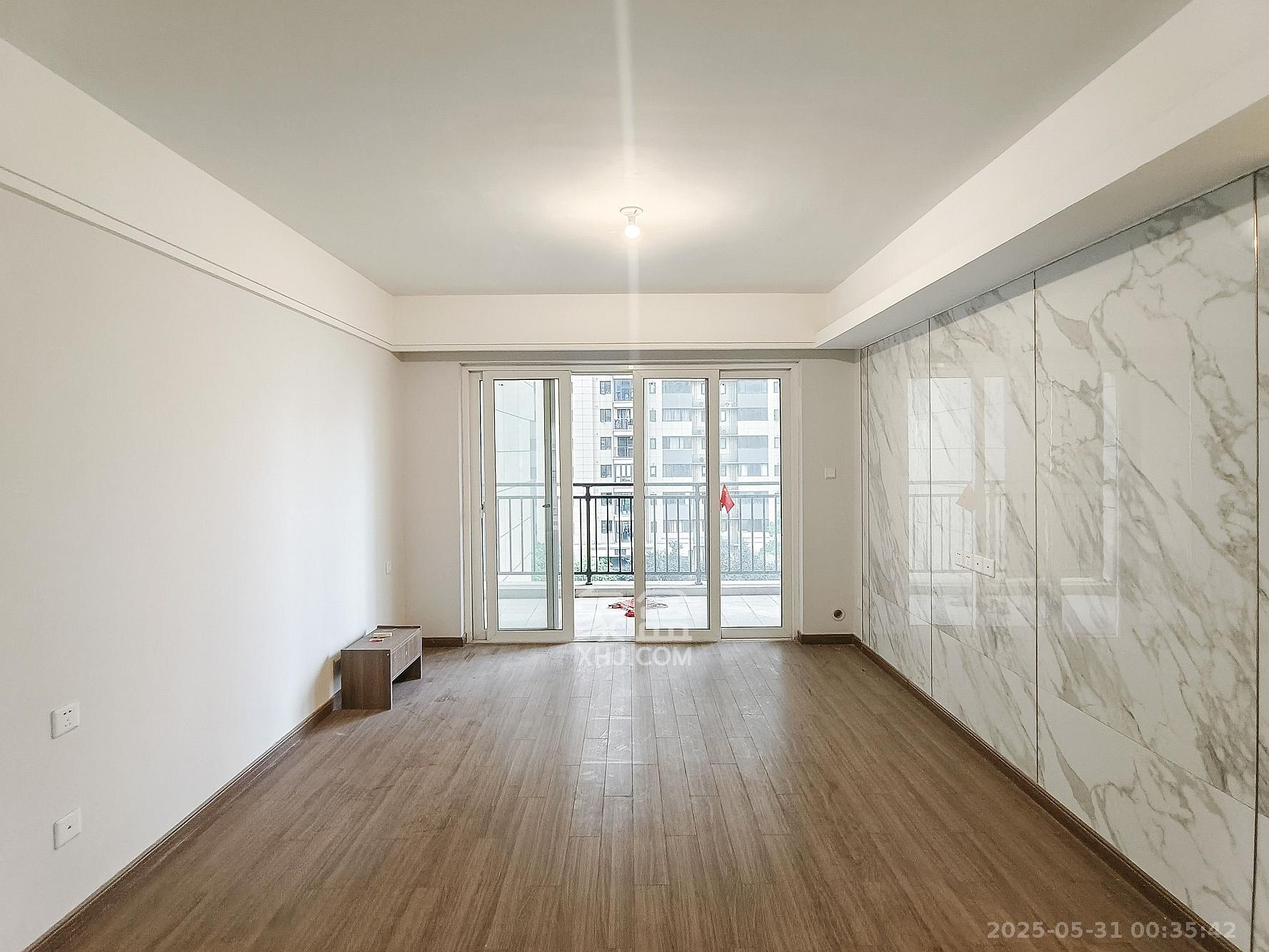 保利香槟国际  4室2厅2卫    106.0万 保利香槟国际  4室2厅2卫    106.0万客厅