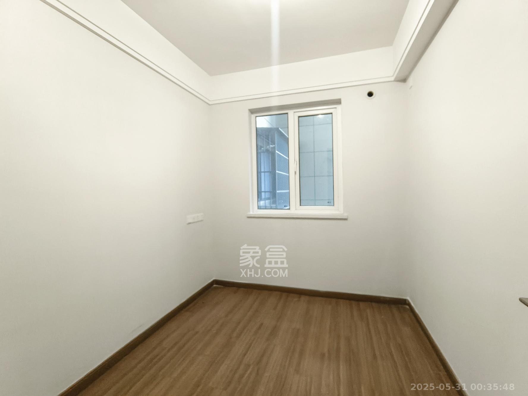 保利香槟国际  4室2厅2卫    106.0万 保利香槟国际  4室2厅2卫    106.0万卧室