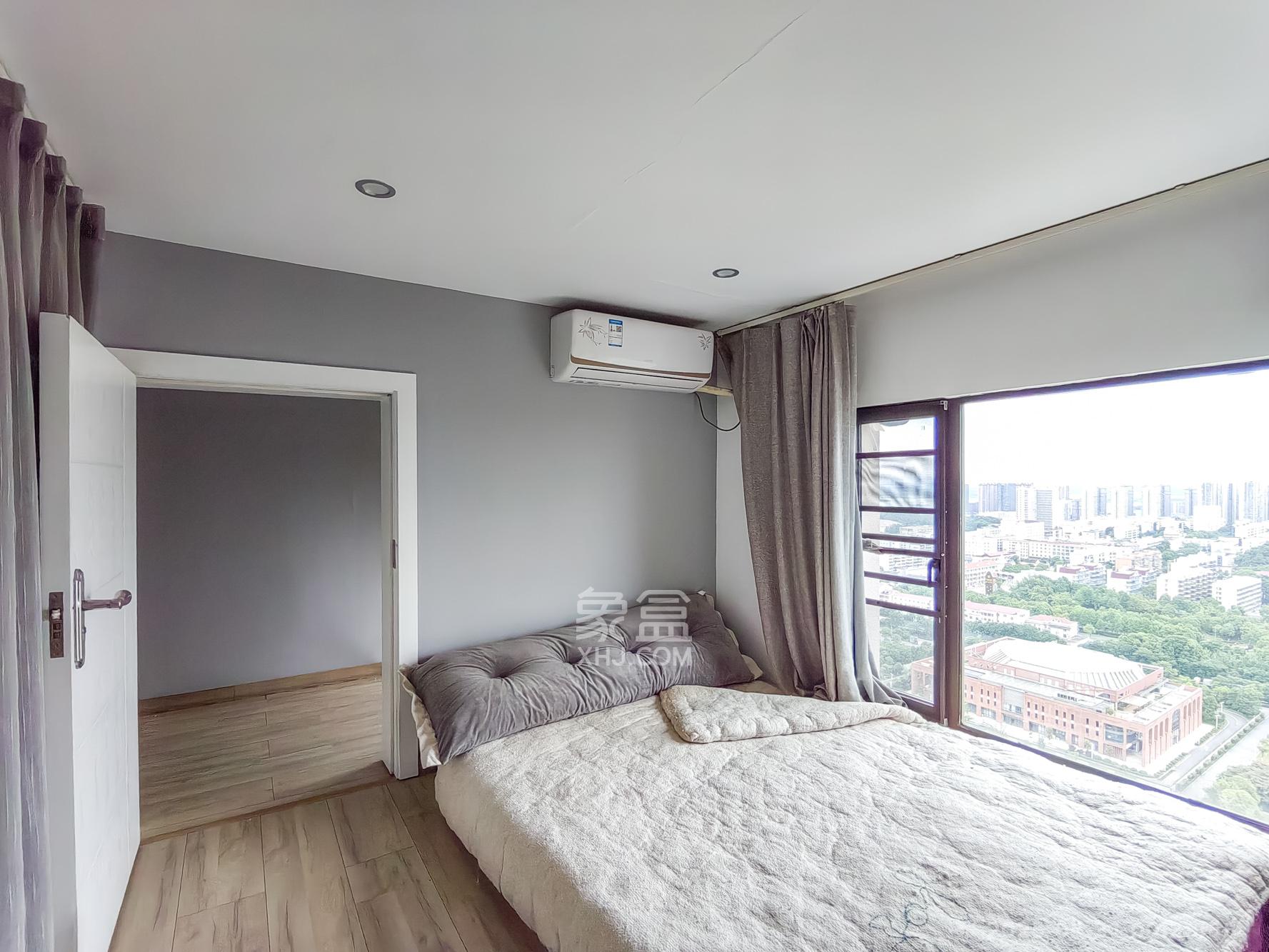 艾美潇湘 2室2厅2卫 43.0万 艾美潇湘 2室2厅2卫 43.0万卧室