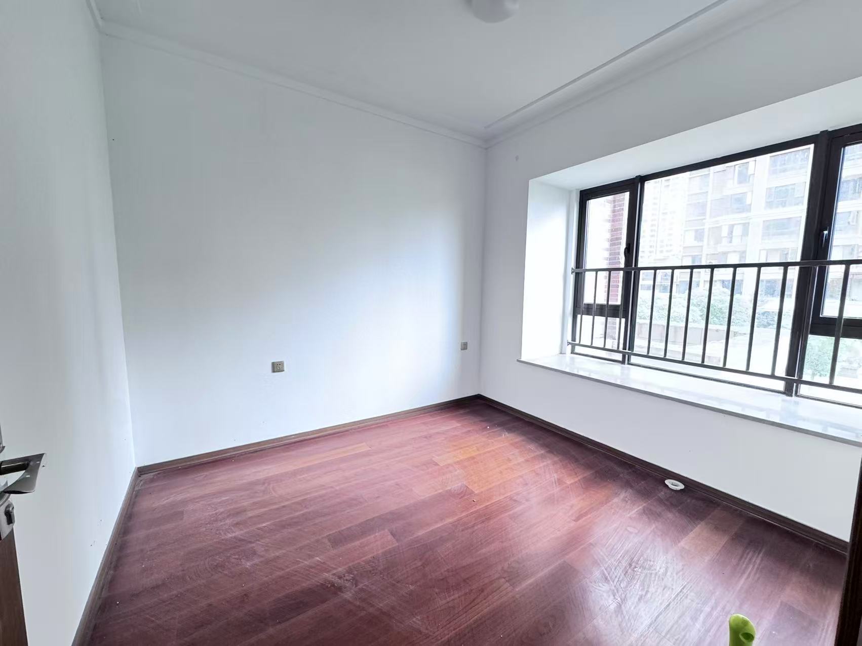 翡翠公园(北大资源) 4室2厅1卫 81.0万 翡翠公园(北大资源) 4室2厅1卫 81.0万室内图