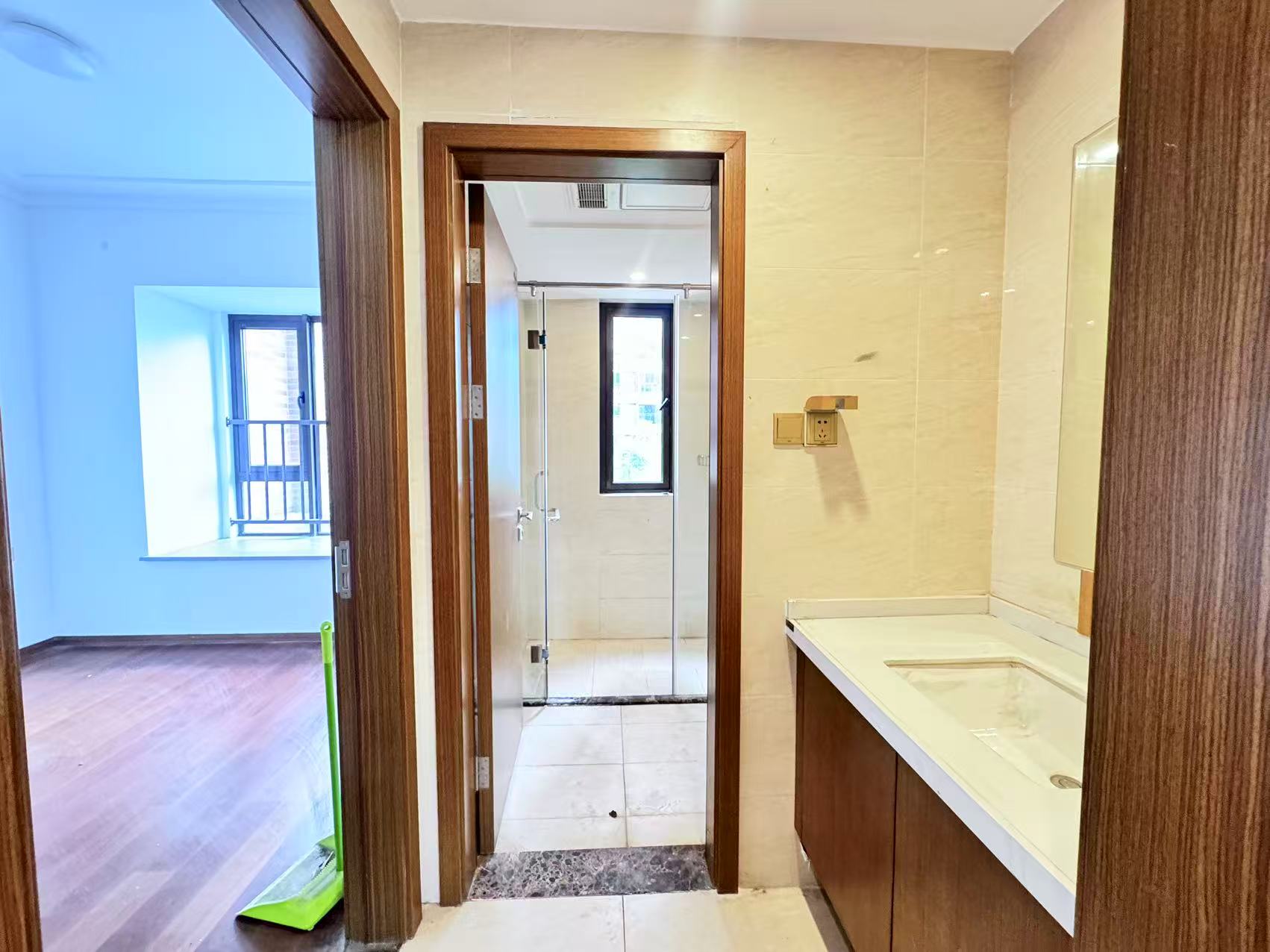 翡翠公园(北大资源) 4室2厅1卫 81.0万 翡翠公园(北大资源) 4室2厅1卫 81.0万室内图