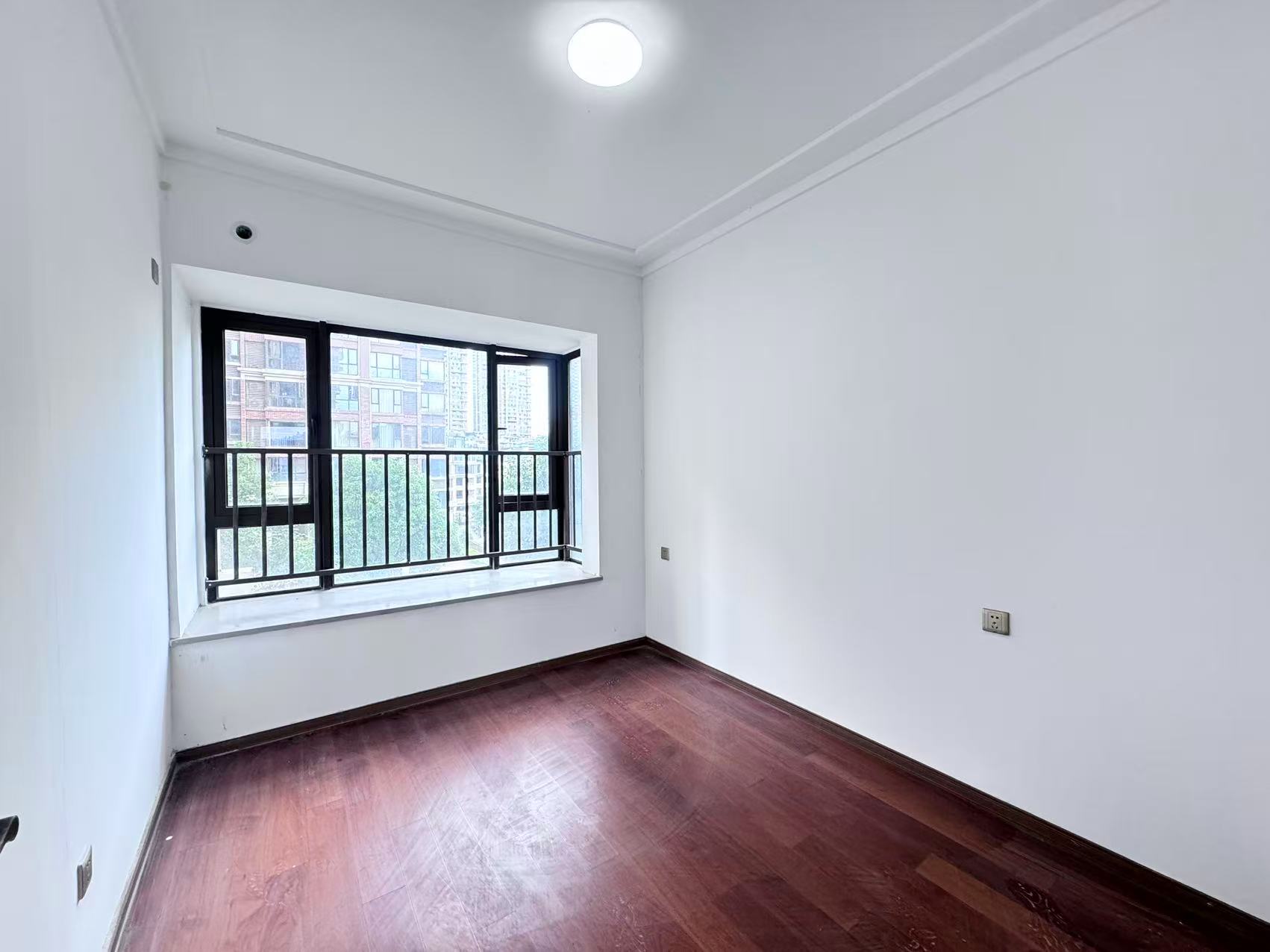 翡翠公园(北大资源) 4室2厅1卫 81.0万 翡翠公园(北大资源) 4室2厅1卫 81.0万室内图