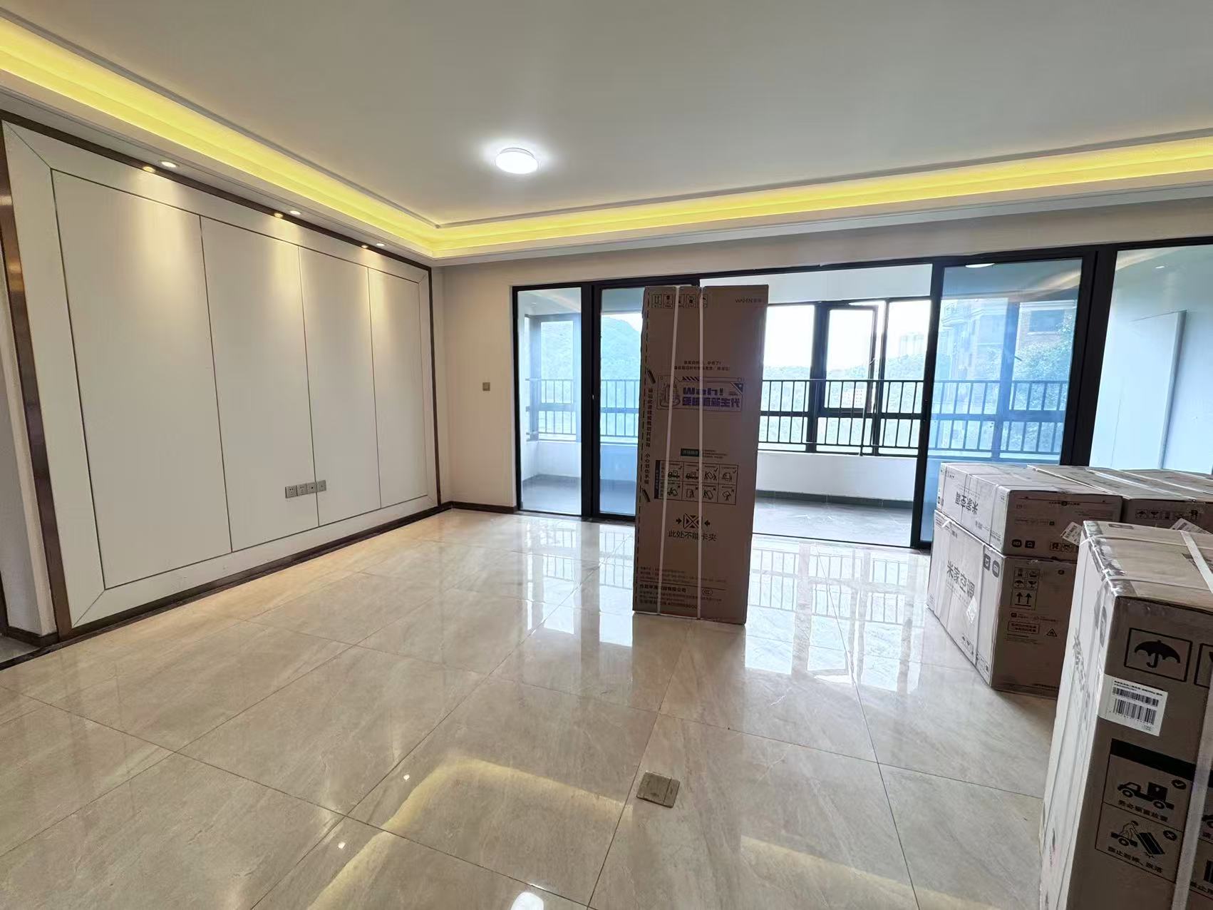 翡翠公园(北大资源) 4室2厅1卫 81.0万 翡翠公园(北大资源) 4室2厅1卫 81.0万室内图