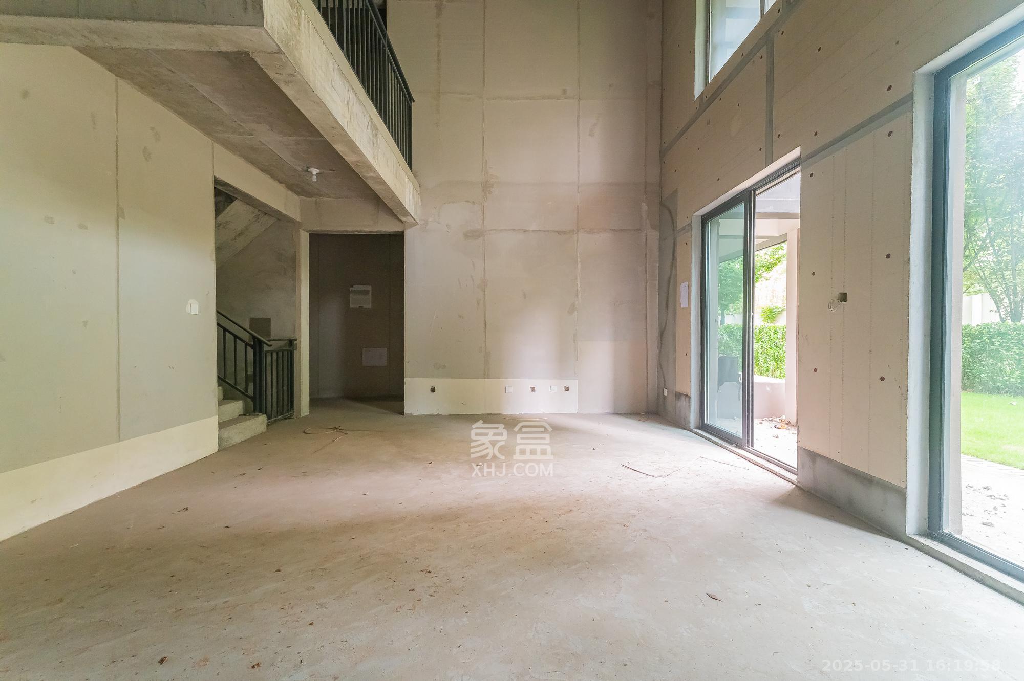 五矿万境松雅 5室2厅3卫 288.0万 五矿万境松雅 5室2厅3卫 288.0万客厅