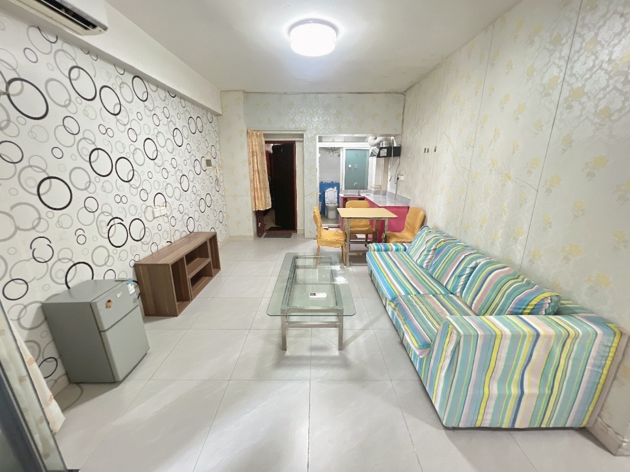 蓝海银座 1室0厅0卫 42.0万 蓝海银座 1室0厅0卫 42.0万客厅