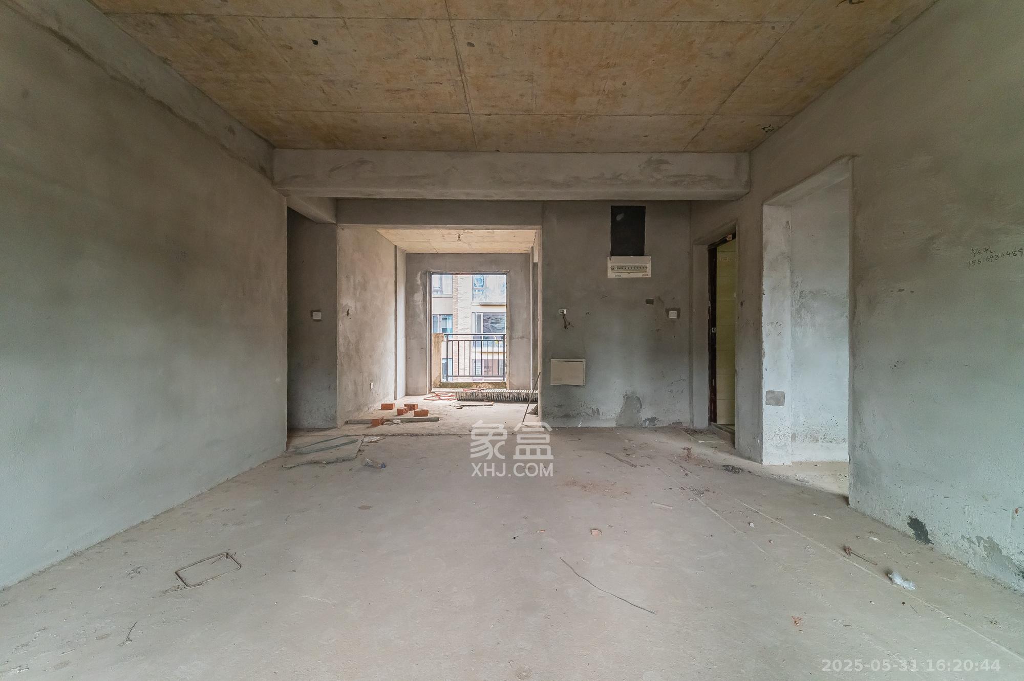 星湖湾二期洋房 5室2厅2卫 195.0万 星湖湾二期洋房 5室2厅2卫 195.0万客厅